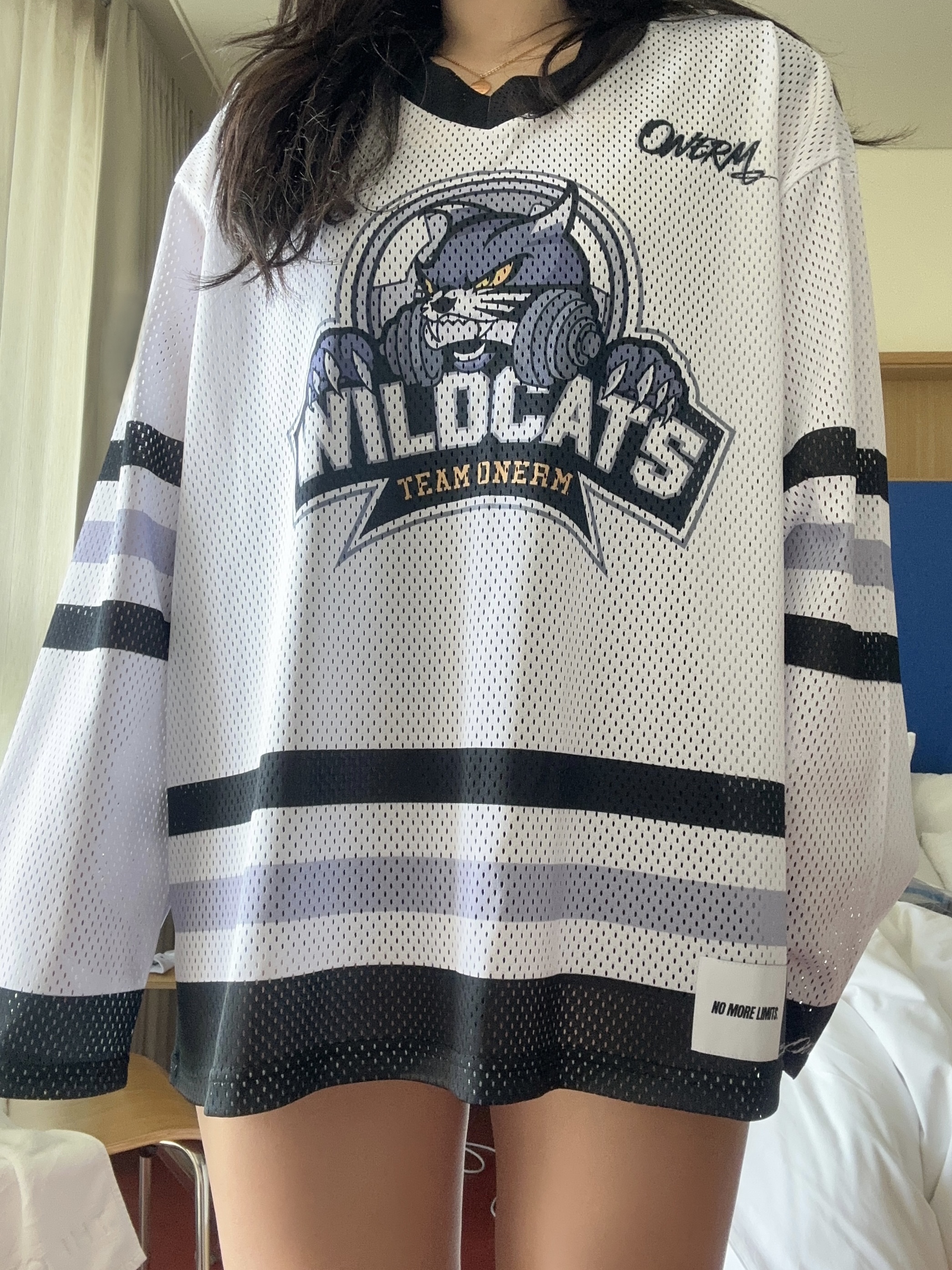 ONERM Wild Cats Ice Hockey Jersey White 착용 스타일 - 8
