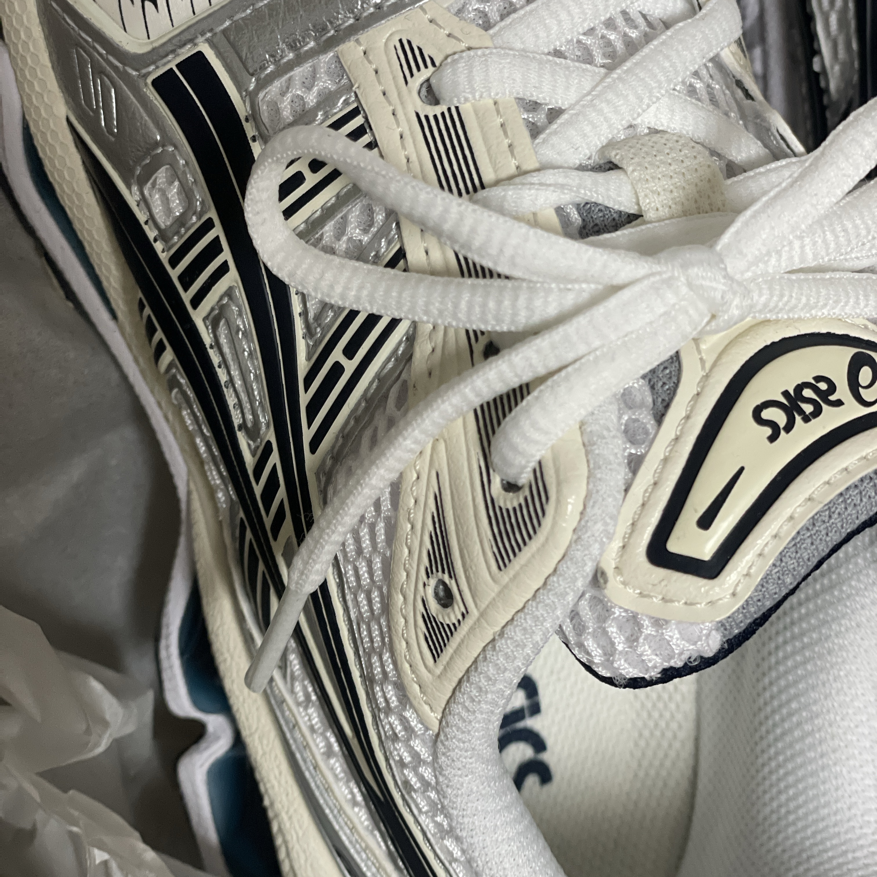 (W) Asics Gel-Kayano 14 White Midnight 착용 스타일 - 2