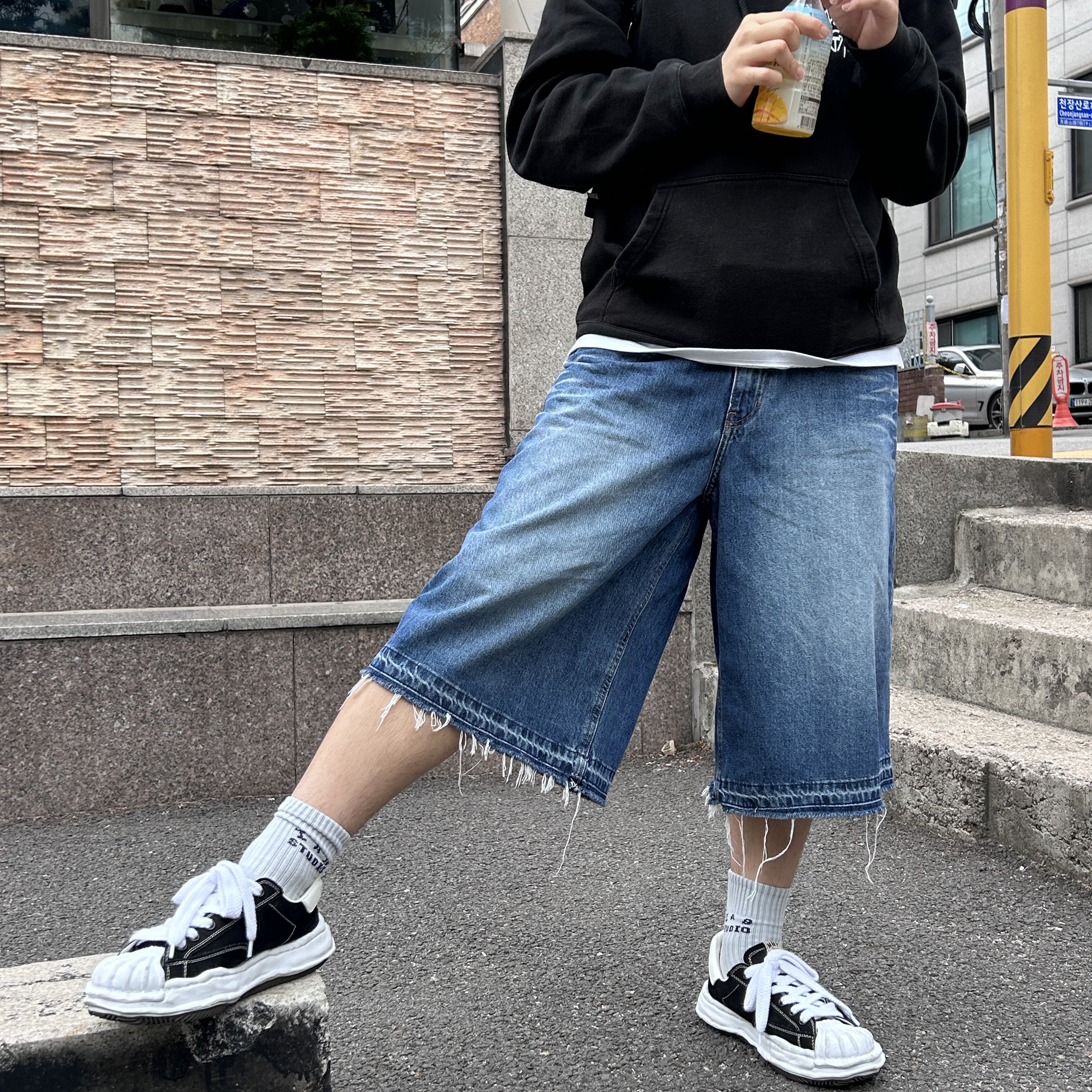 Stussy x Our Legacy Better Than Another Hood Black, Maison Mihara Yasuhiro Blakey OG Sole Canvas Low-top Sneakers Black White 착용 스타일 - 2