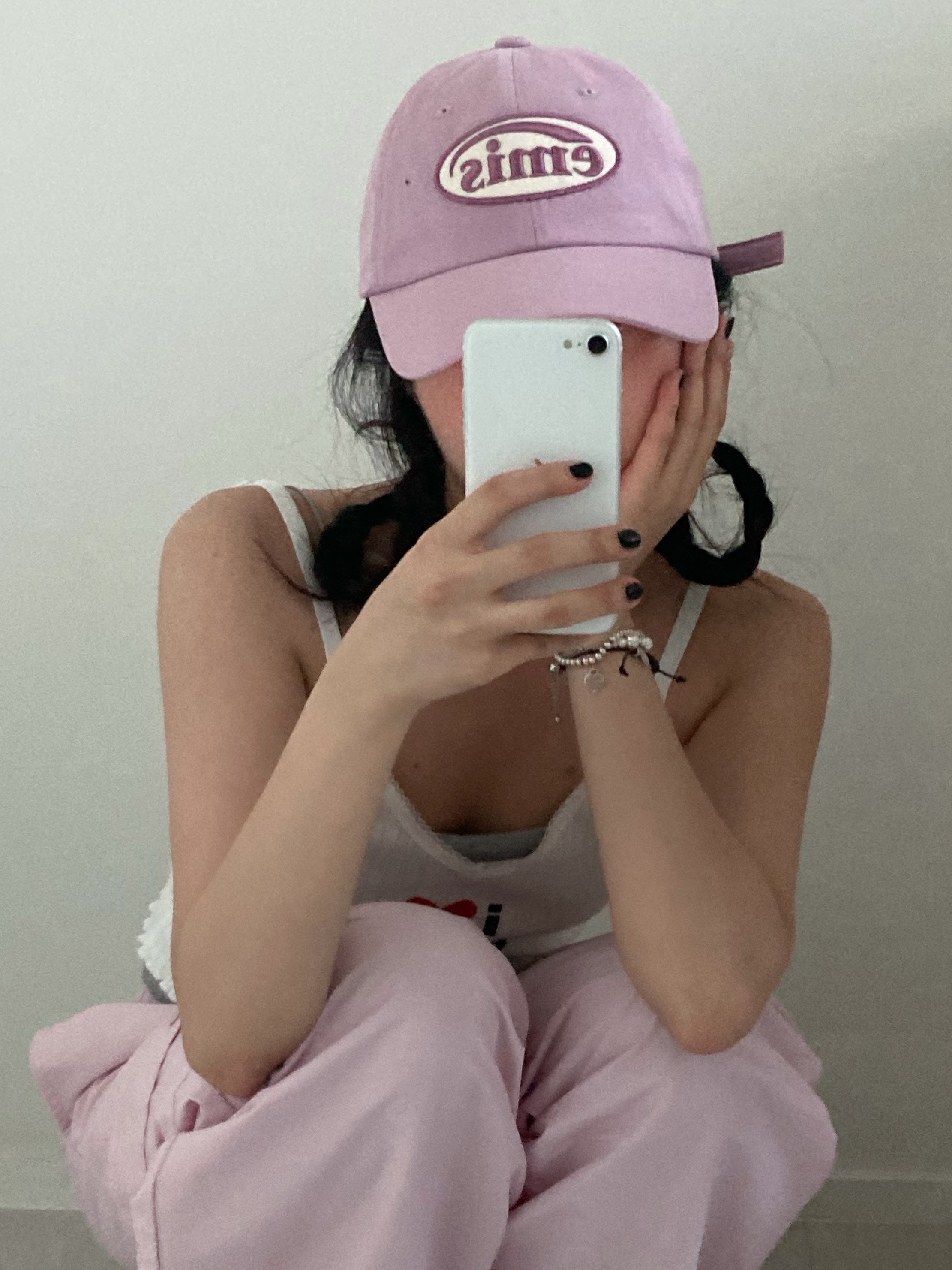Emis Tone On Tone Wappen Ball Cap Light Purple 착용 스타일