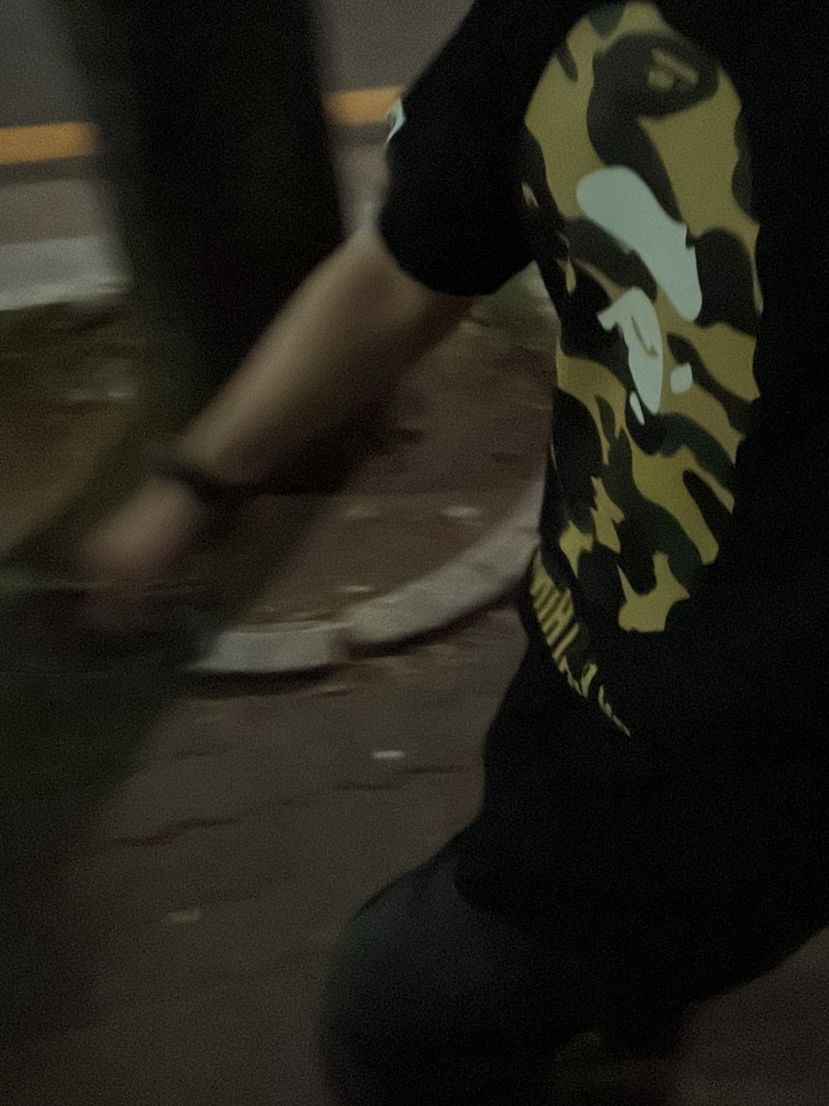 Nike Waffle One Cider sail, BAPE 1st Camo By Bathing Ape T-Shirt Black Yellow 착용 스타일