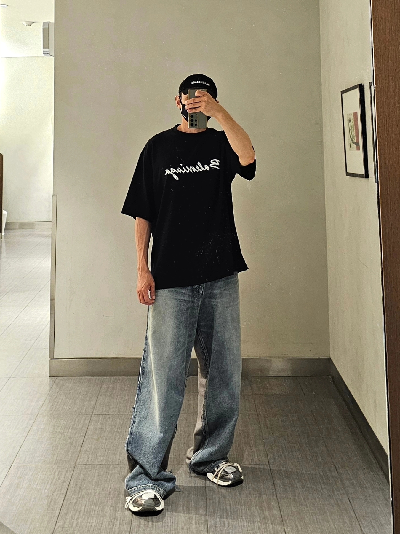 Balenciaga Hybrid Baggy Pants Light Blue, Balenciaga 3XL Sneakers Grey White Red 착용 스타일 - 3