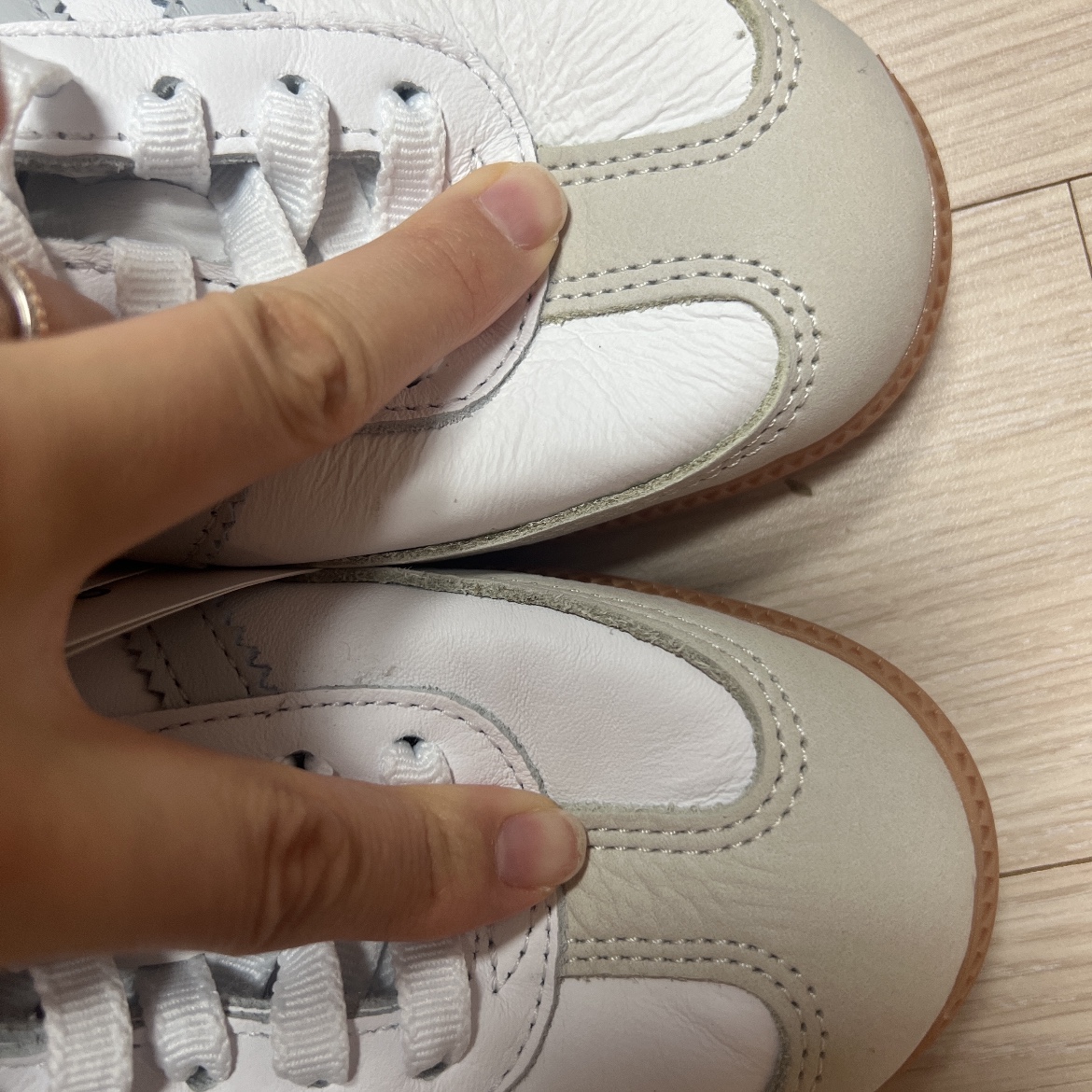 (W) Adidas Samba OG Cloud White Halo Blue 착용 스타일 - 2