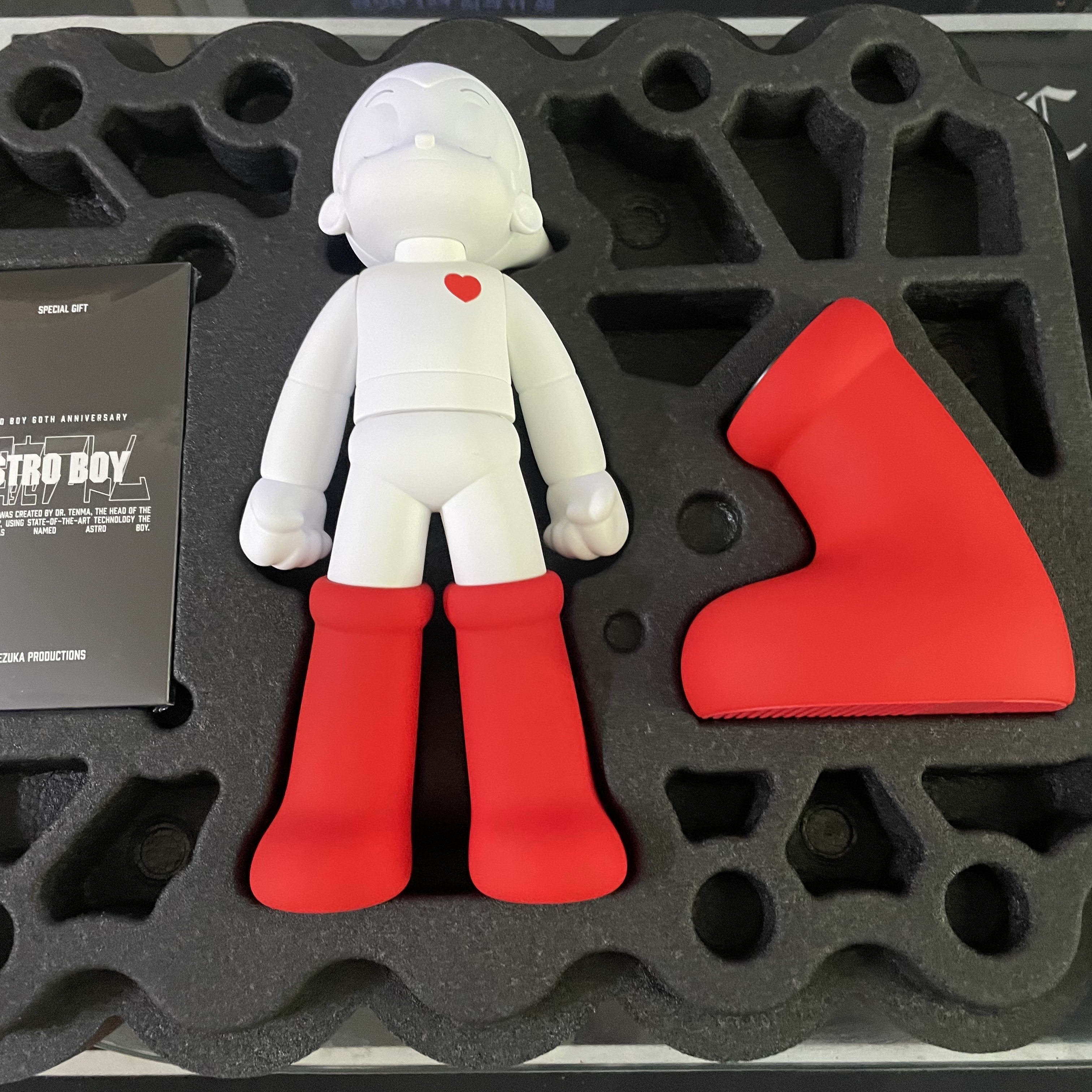 Astroboy Edition Astroboy Special Package Red 착용 스타일
