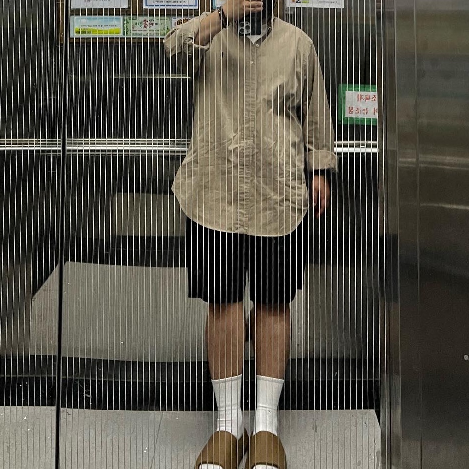 Adidas Yeezy Slide Ochre 착용 스타일