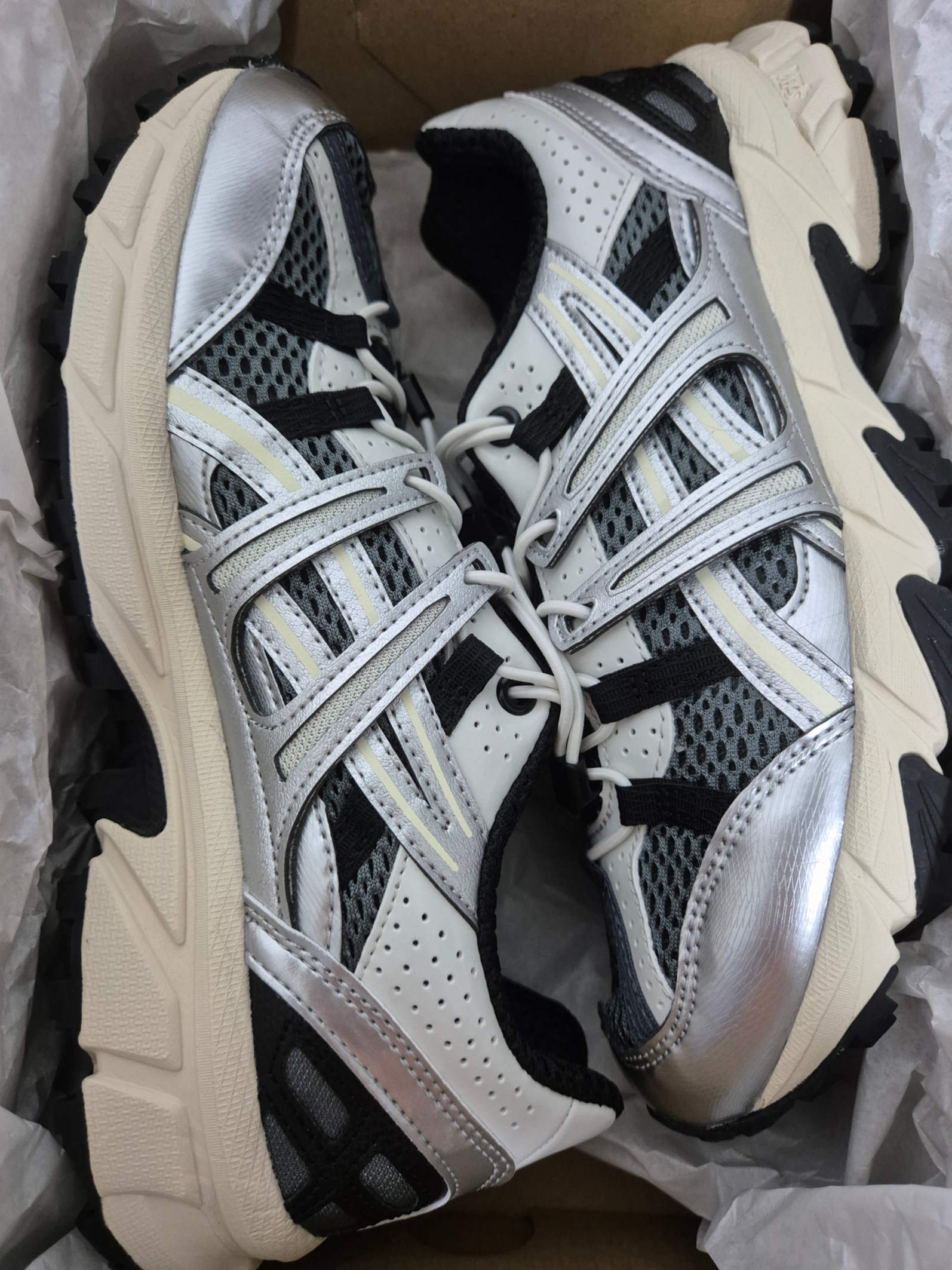 Asics Unlimited Gel-Sonoma 15-50 Steel Grey Pure Silver 착용 스타일