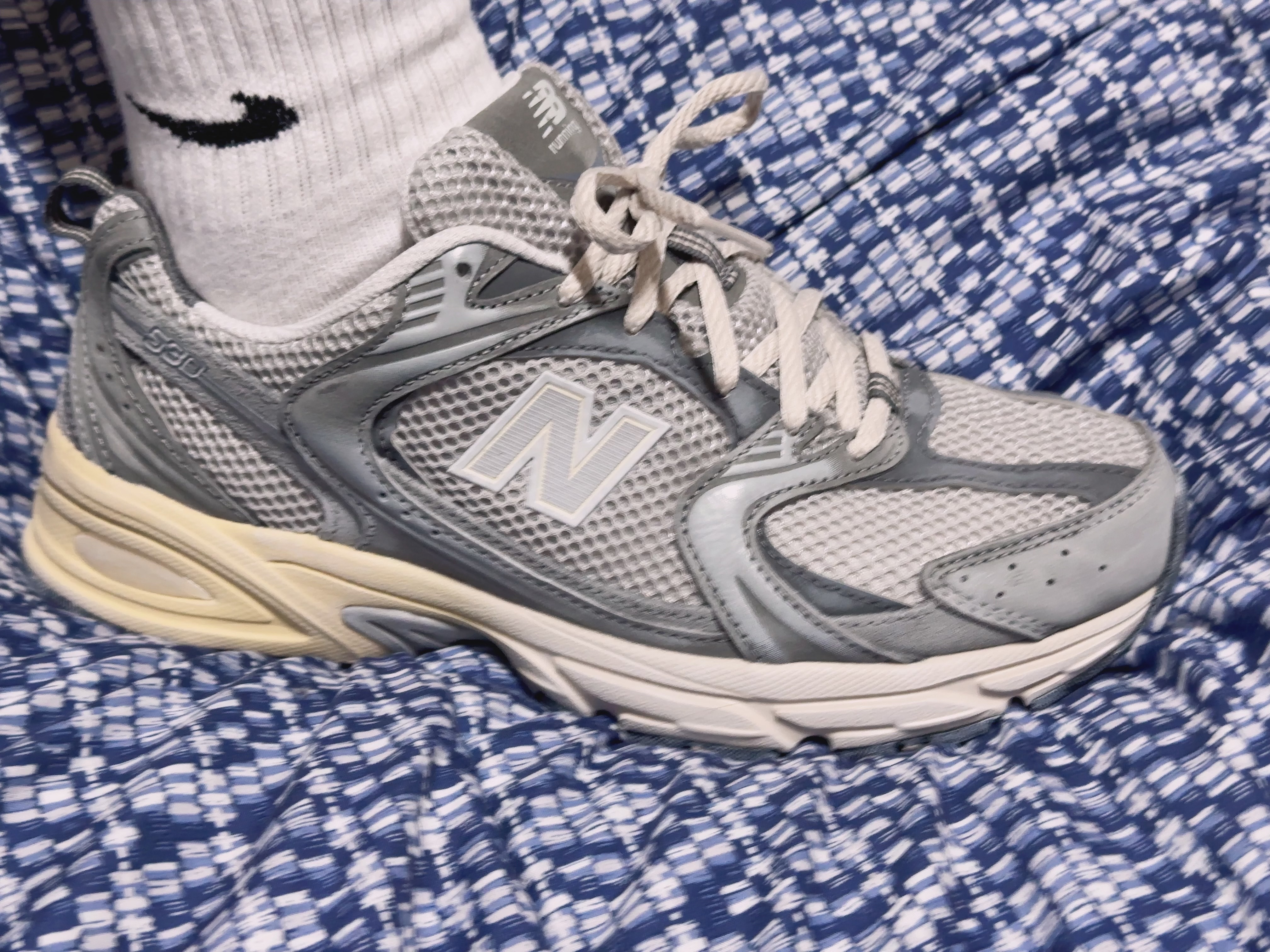 New Balance 530 Premium Vintage Grey Matter 착용 스타일 - 8