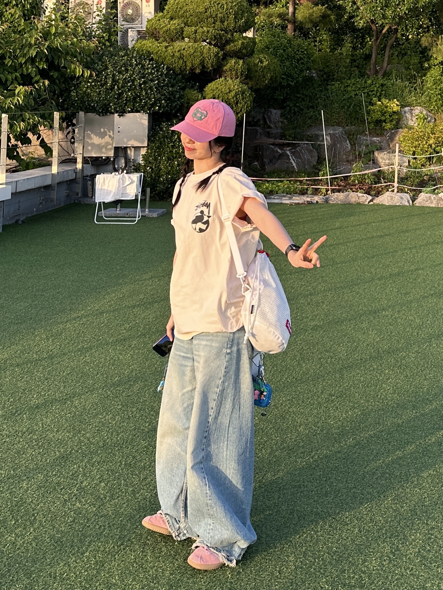 Supreme Mesh Small Backpack White - 23SS, Adidas Bermuda Glow Pink 착용 스타일