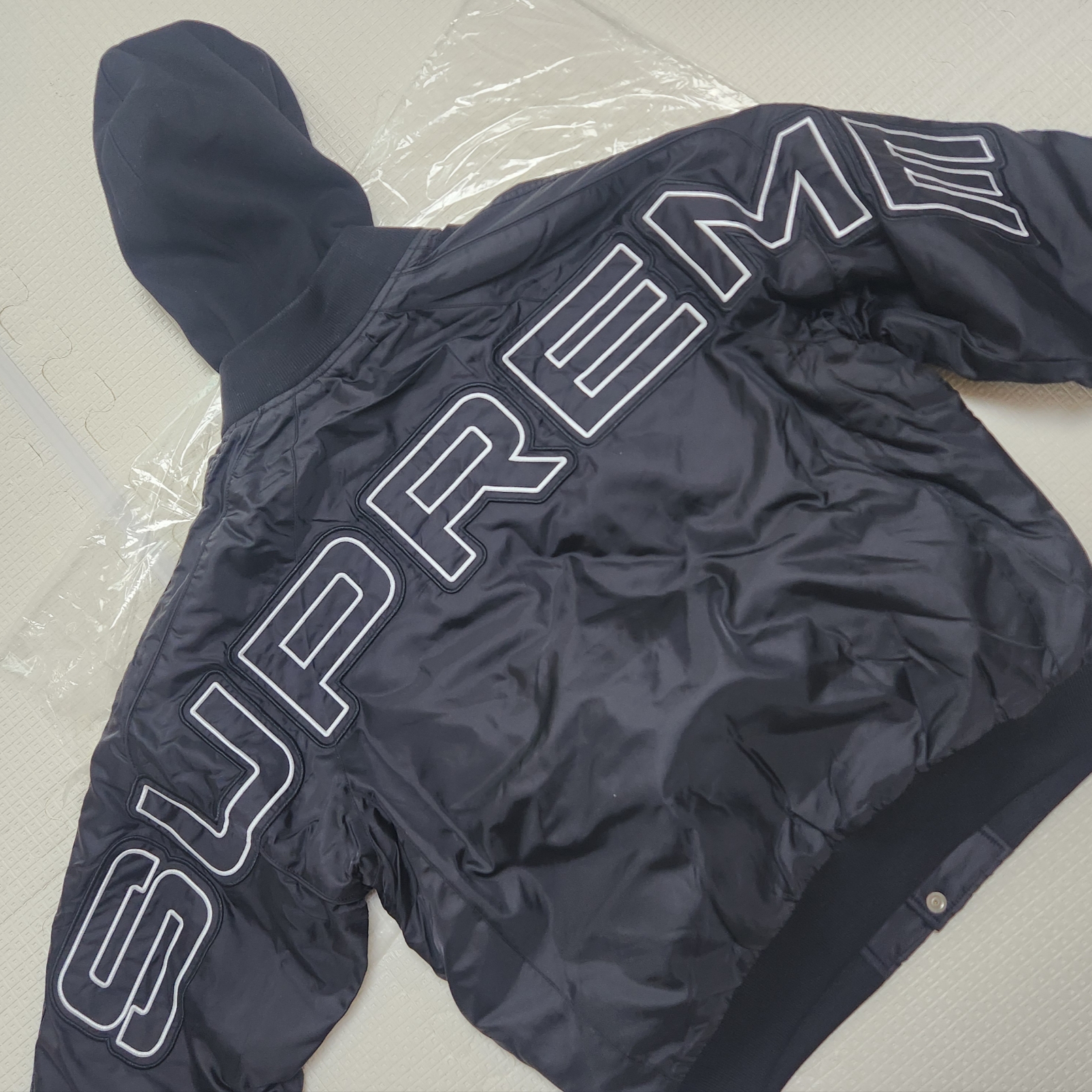 Supreme Hooded Stadium Jacket Black - 24SS 착용 스타일 - 2