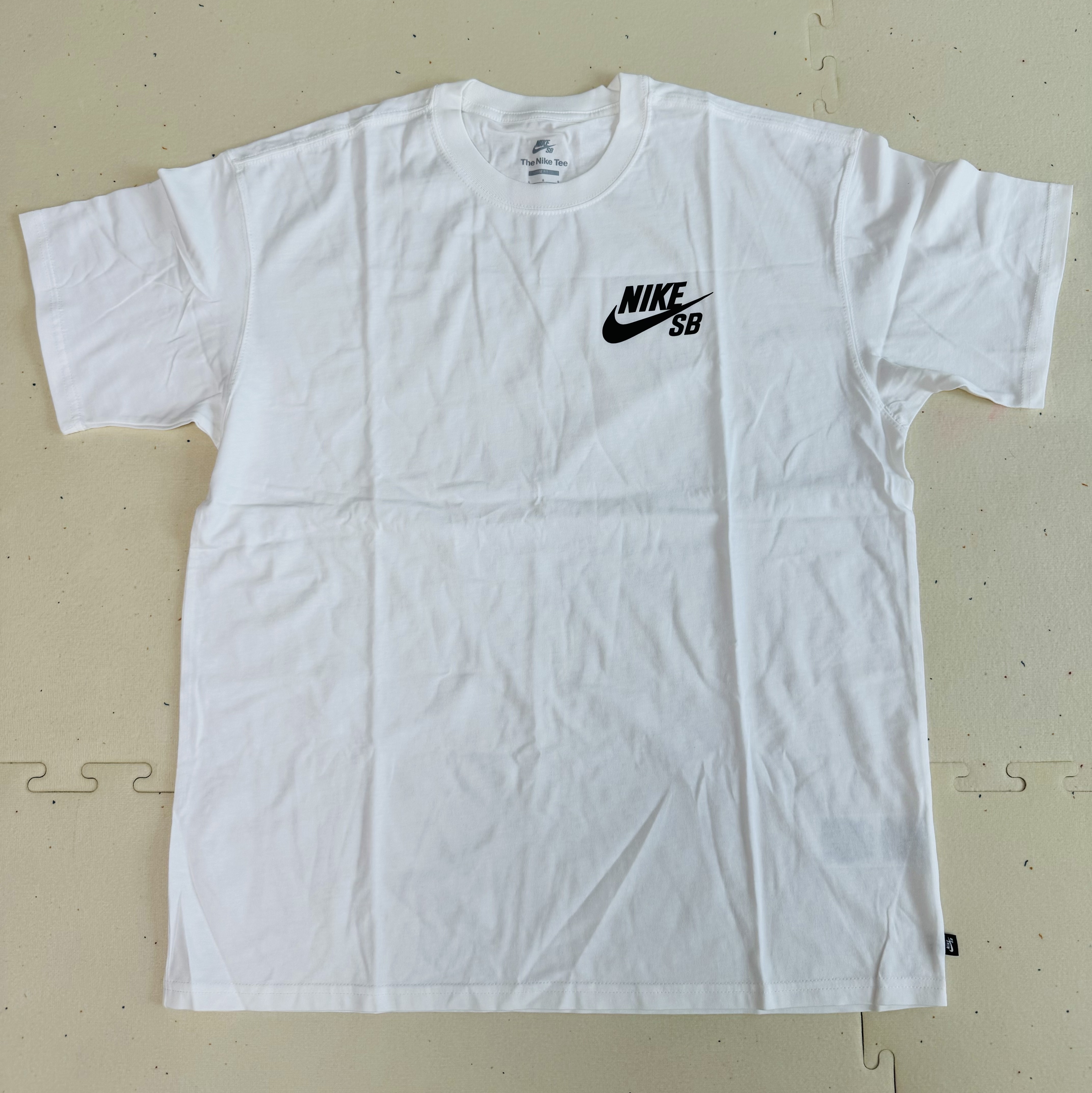 Nike SB Logo Skateboarding T-Shirt White - US/EU 착용 스타일