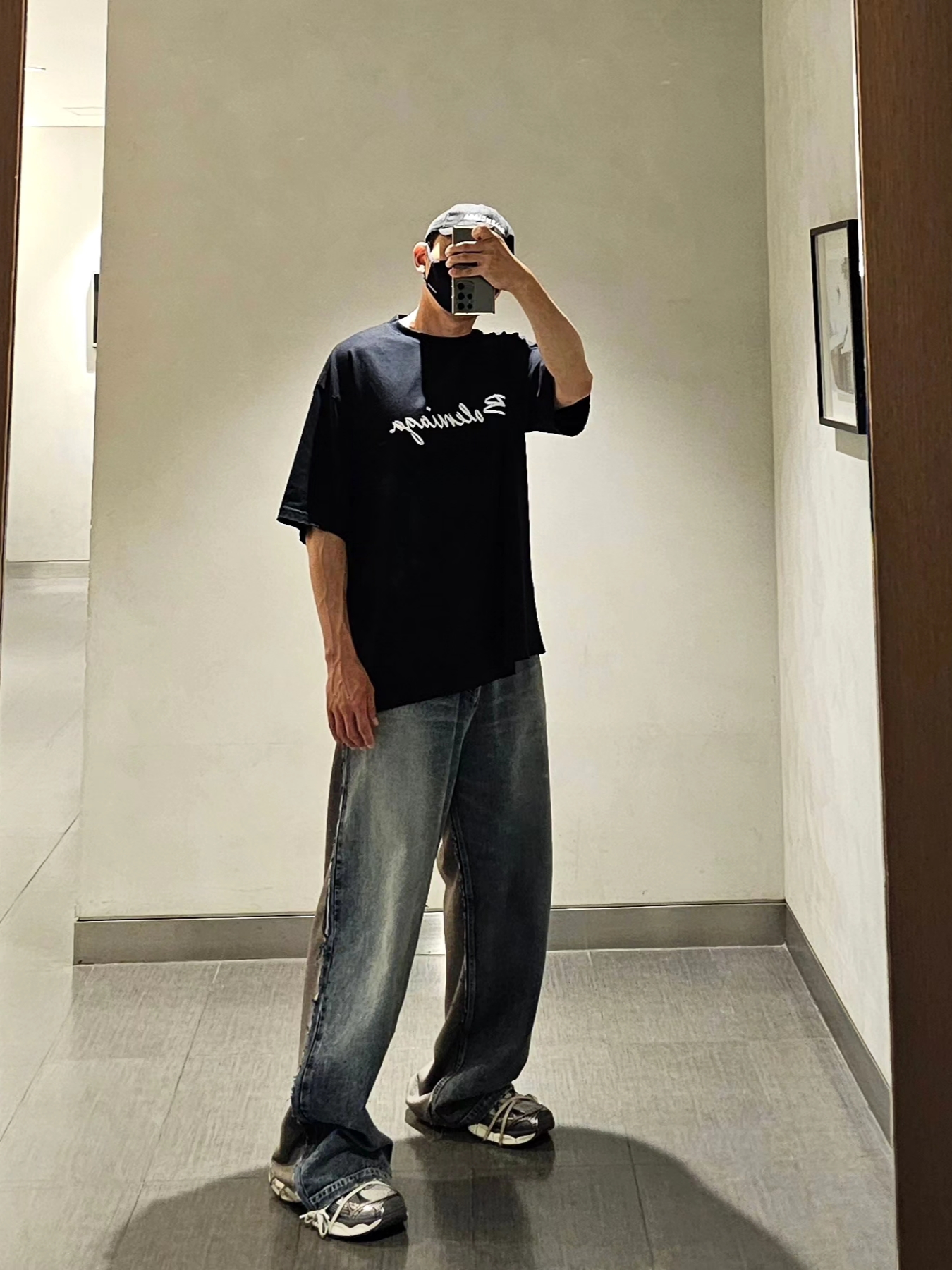 Balenciaga Hybrid Baggy Pants Light Blue, Balenciaga 3XL Sneakers Grey White Red 착용 스타일 - 2