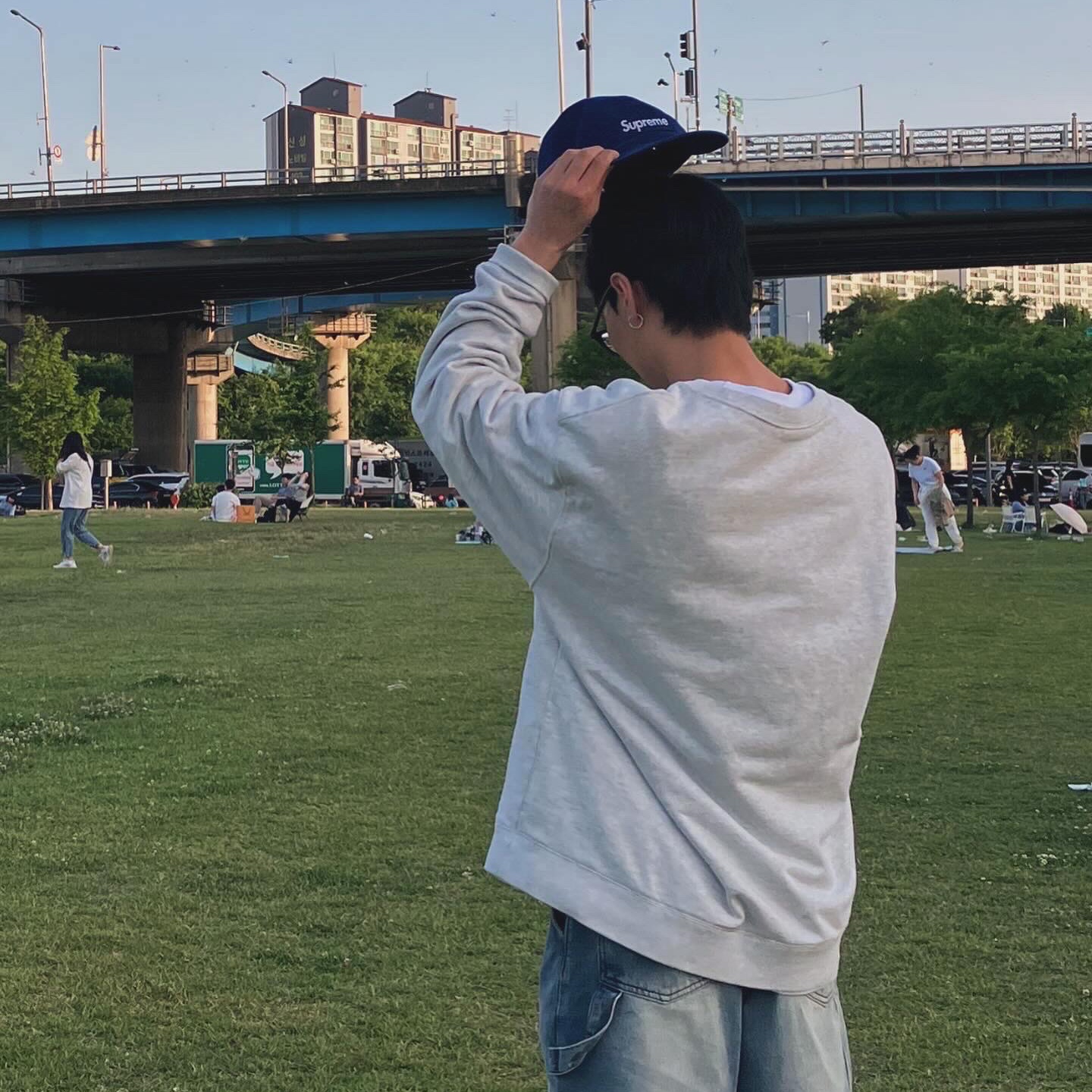 Supreme Washed Chino Twill Camp Cap Navy - 24SS 착용 스타일 - 1