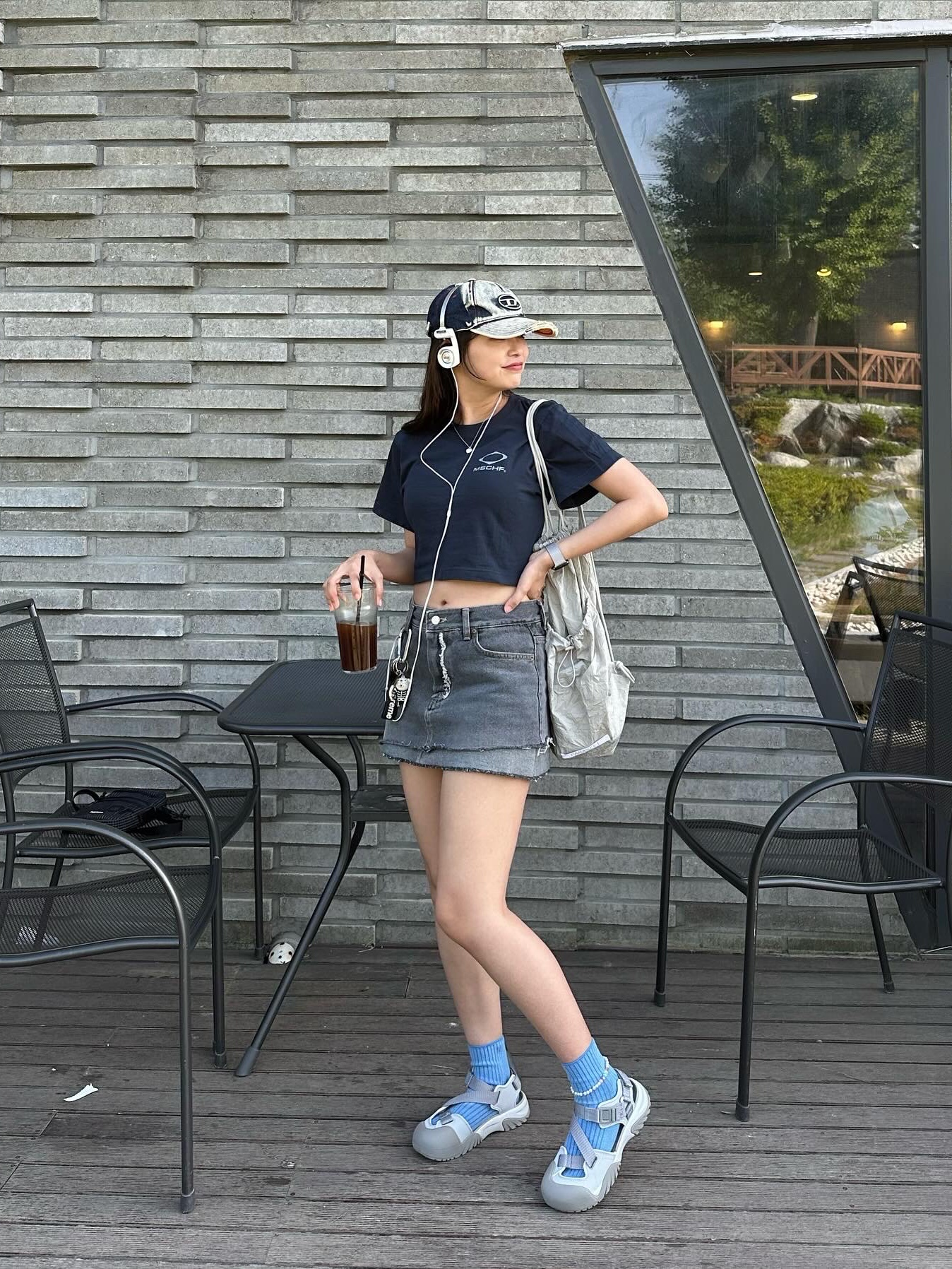 (W) Mischief Cropped T Shirt Dark Navy, Supreme x Koss Portapro Headphones White - 23FW 착용 스타일 - 4
