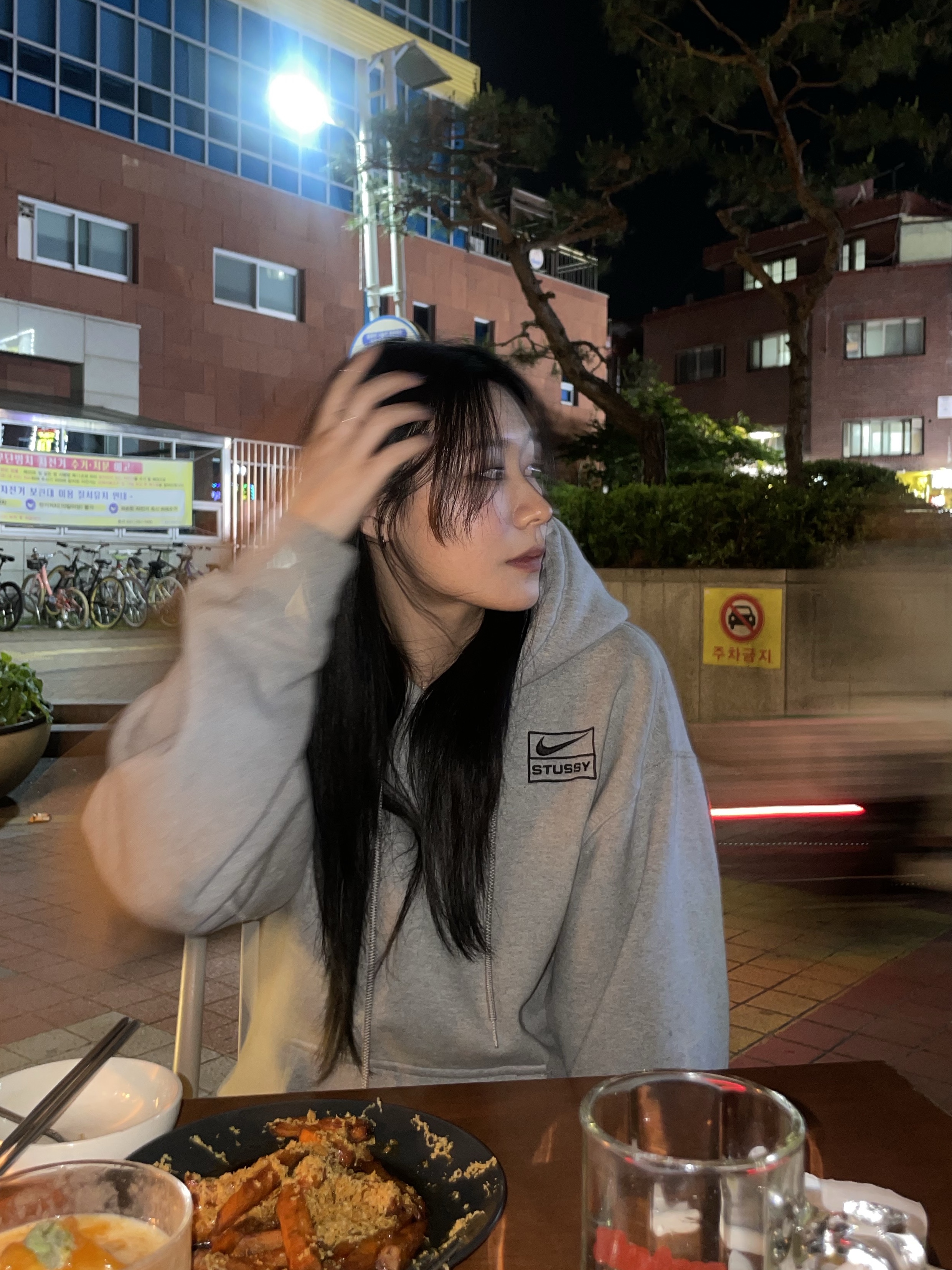 Nike x Stussy NRG RA Pullover Hoodie Dark Grey Heather (DJ9488-063) 착용 스타일 - 2