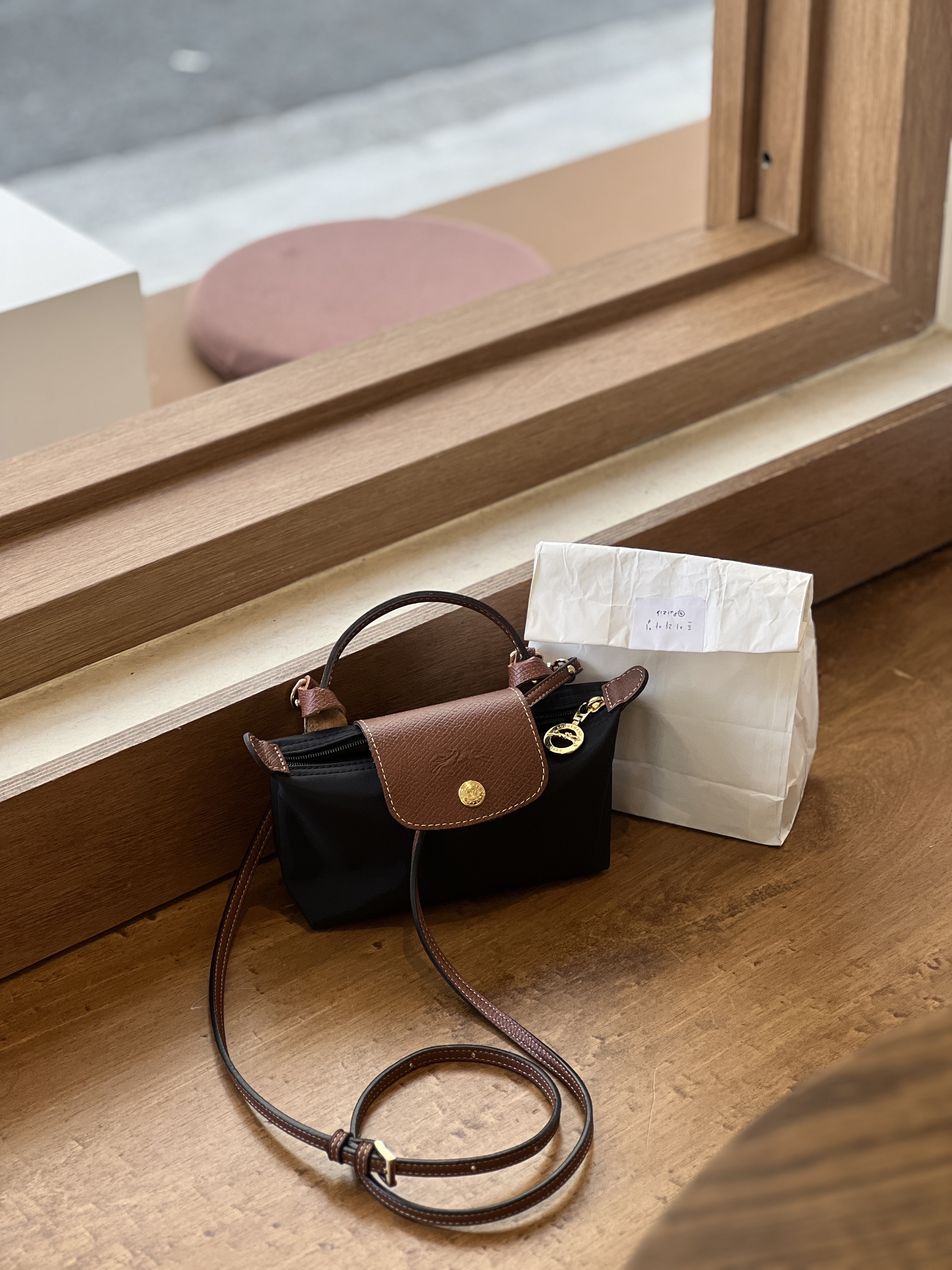 Longchamp Le Pliage Original Handle Pouch Black 착용 스타일