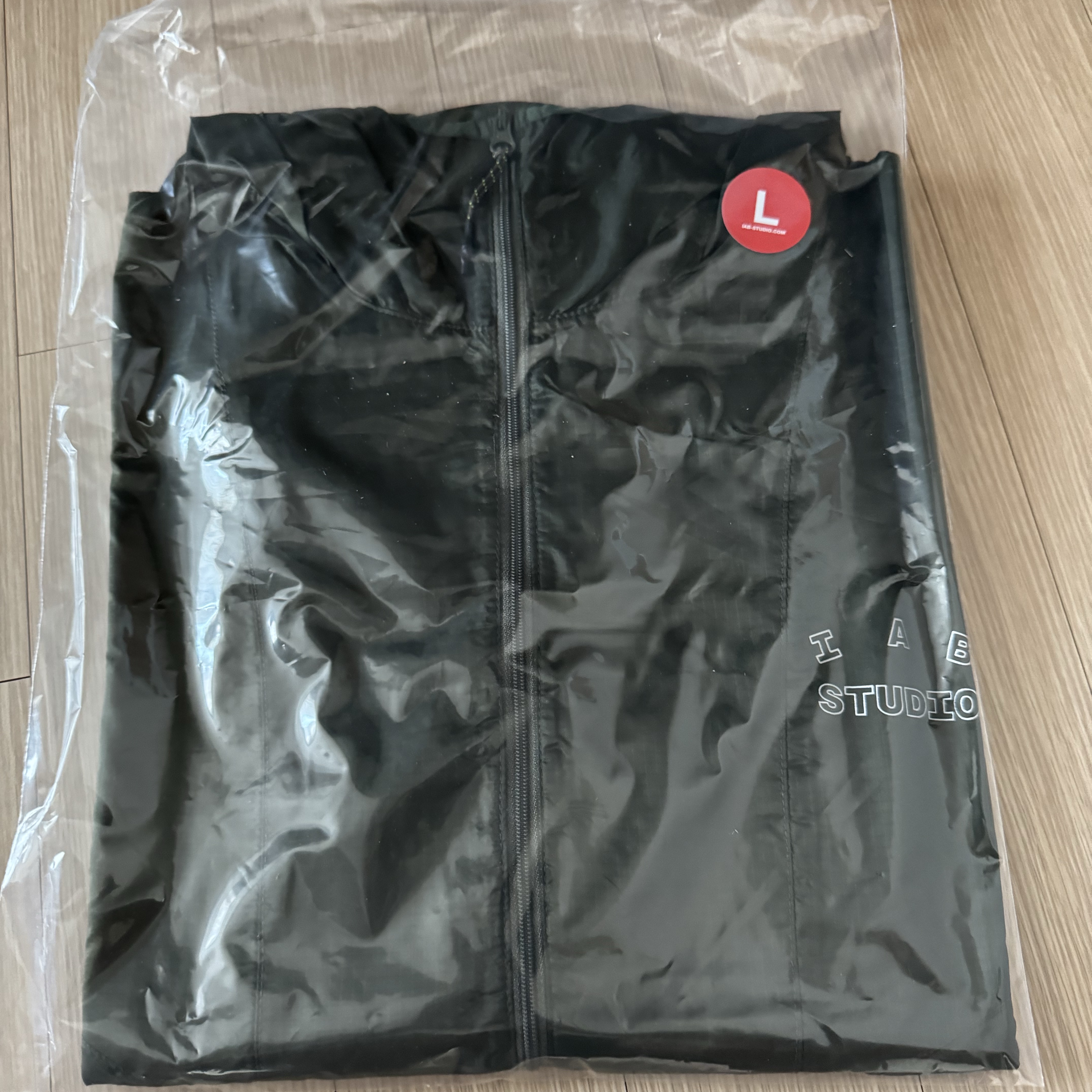 IAB Studio Ripstop Wind Jacket Deep Green 착용 스타일