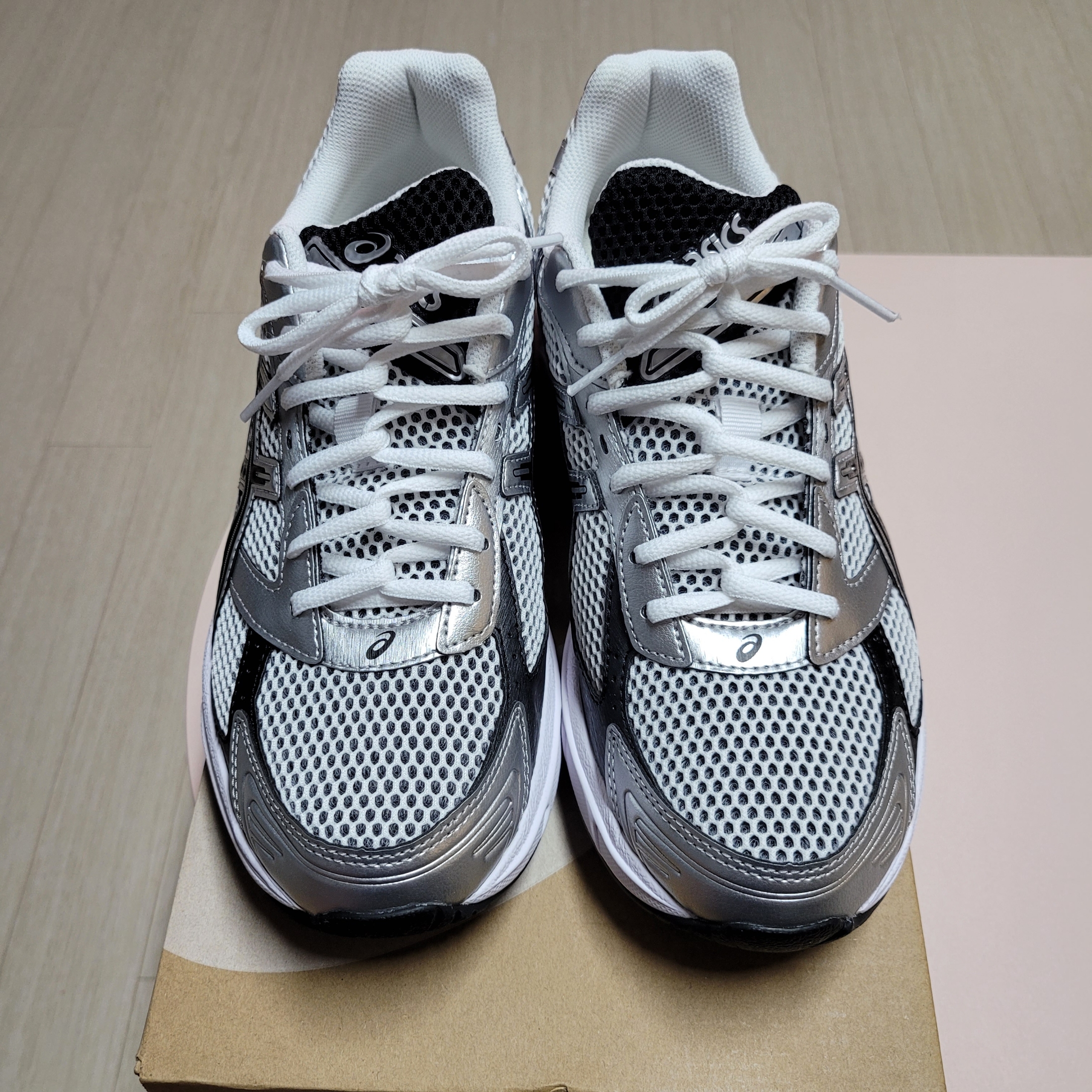 Asics Gel-1130 White Black, (W) Asics Gel-1130 Cream Pure Silver 착용 스타일 - 2