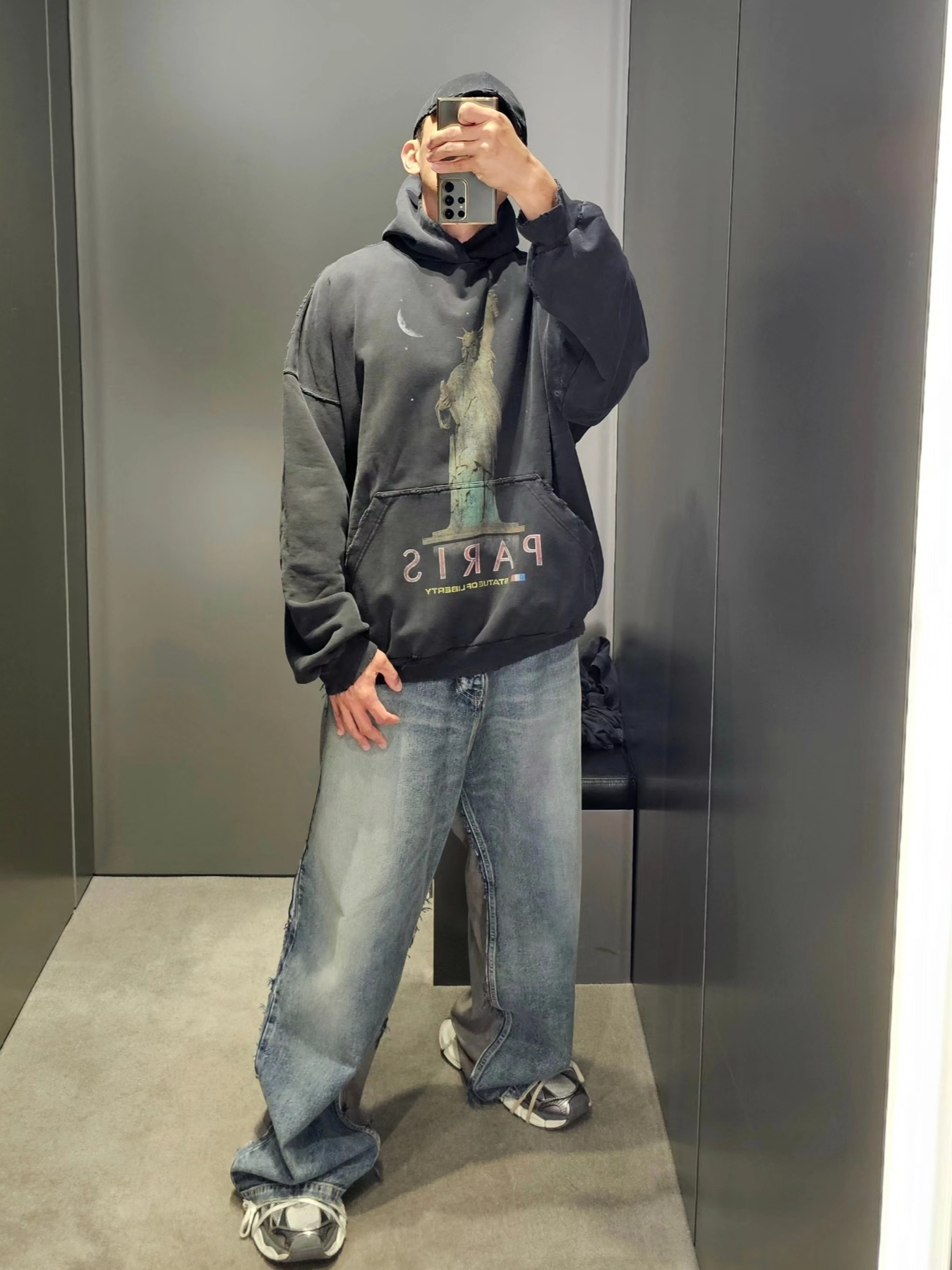 Balenciaga Hybrid Baggy Pants Light Blue, Balenciaga 3XL Sneakers Grey White Red 착용 스타일 - 7