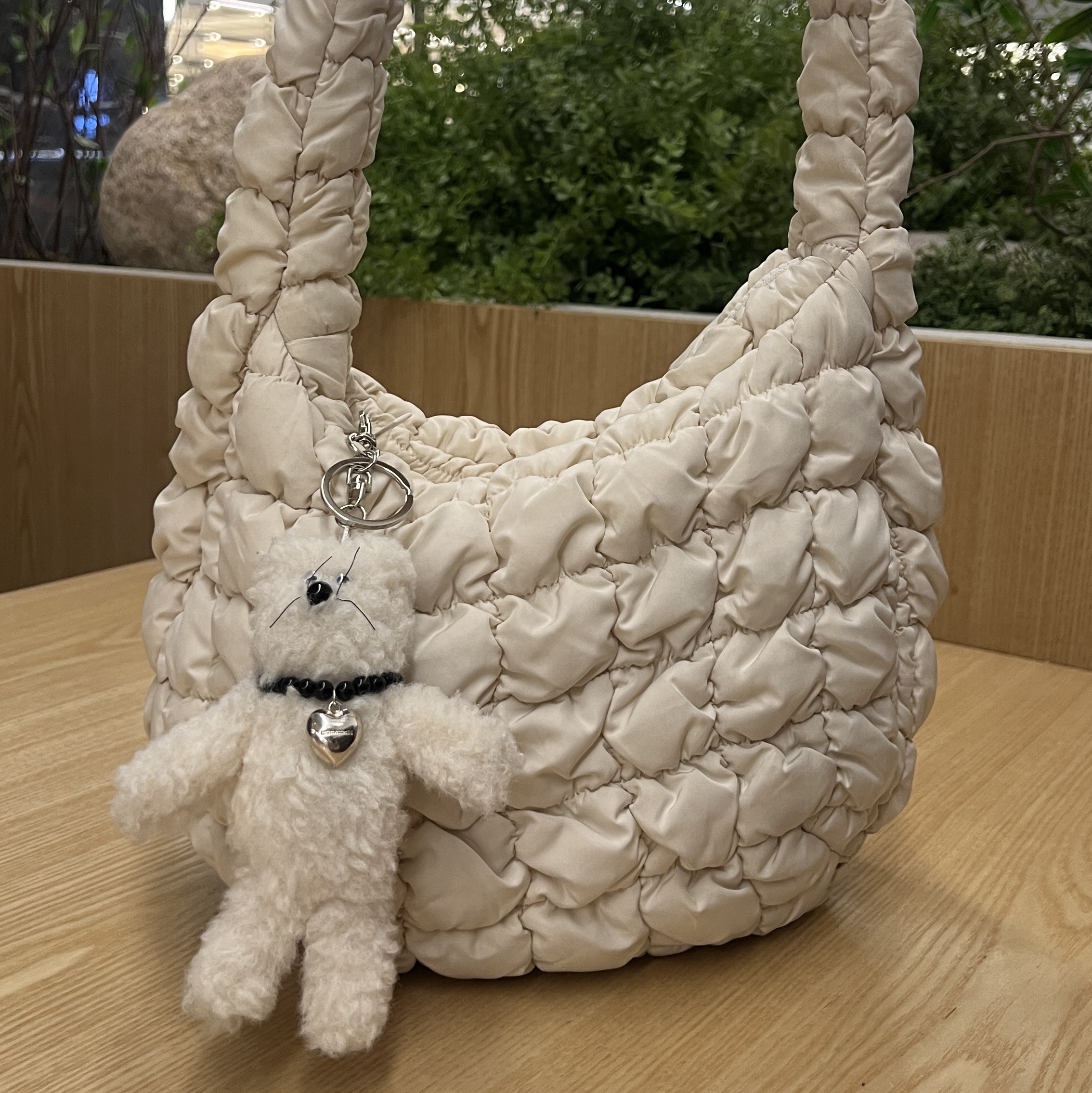 COS Quilted Mini Bag Cream, Monamhee Creami Keyring Cream - KREAM Exclusive 착용 스타일