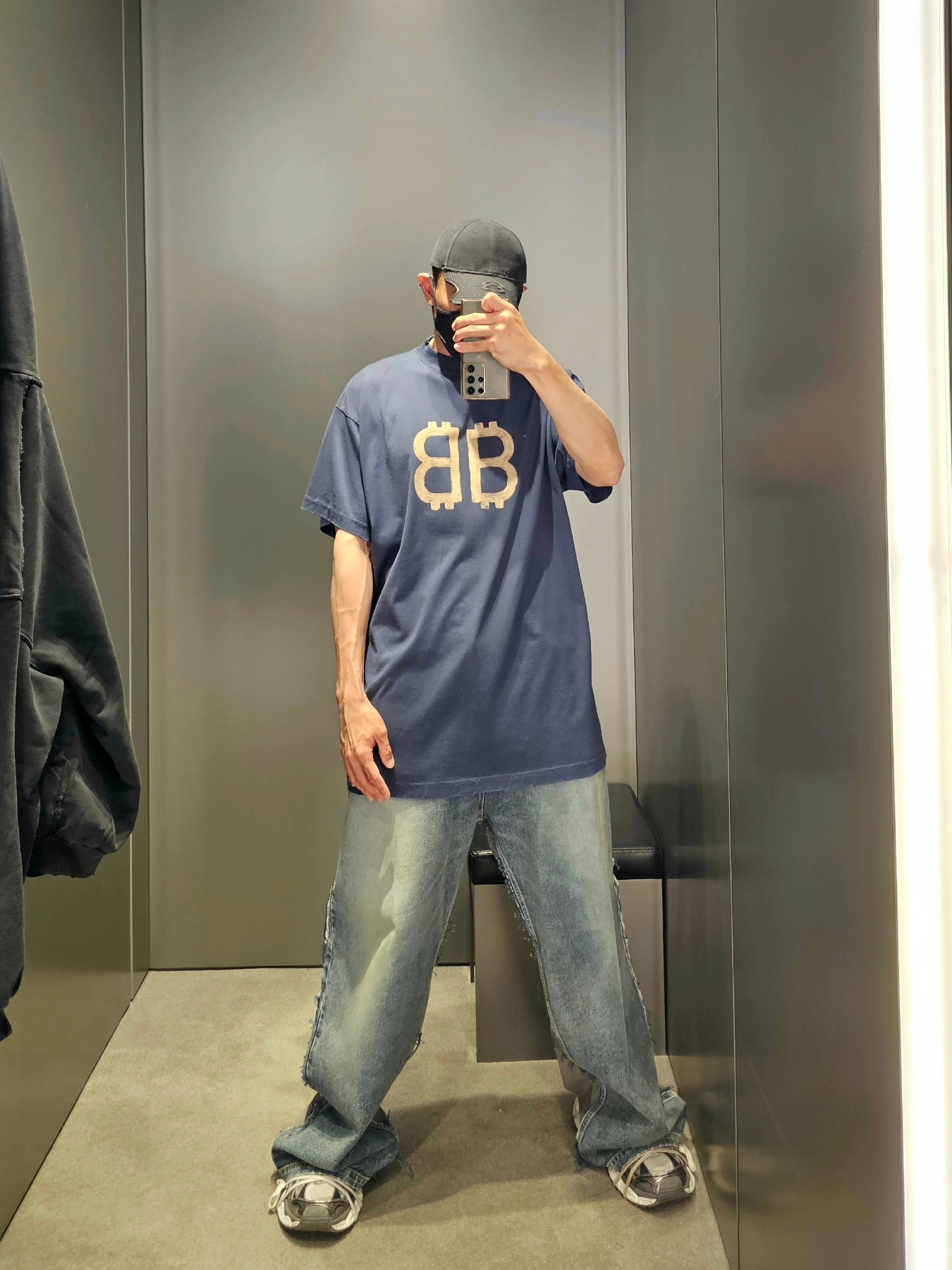 Balenciaga Hybrid Baggy Pants Light Blue, Balenciaga 3XL Sneakers Grey White Red 착용 스타일 - 6