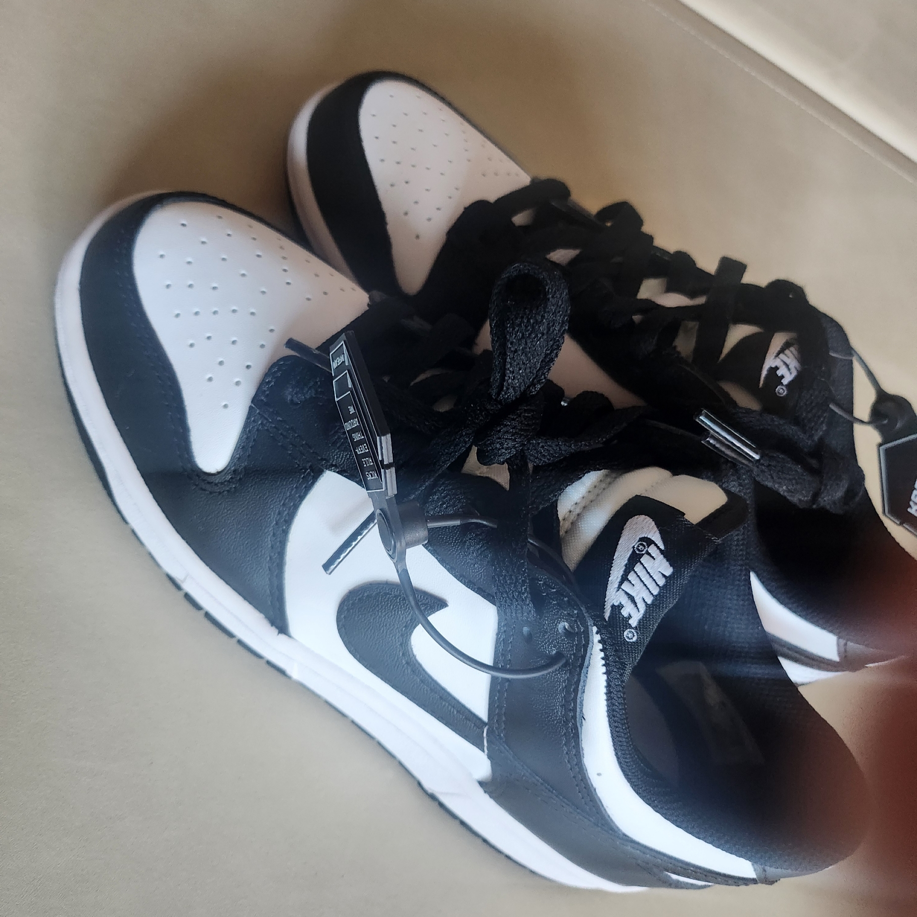 (GS) Nike Dunk Low Black 착용 스타일