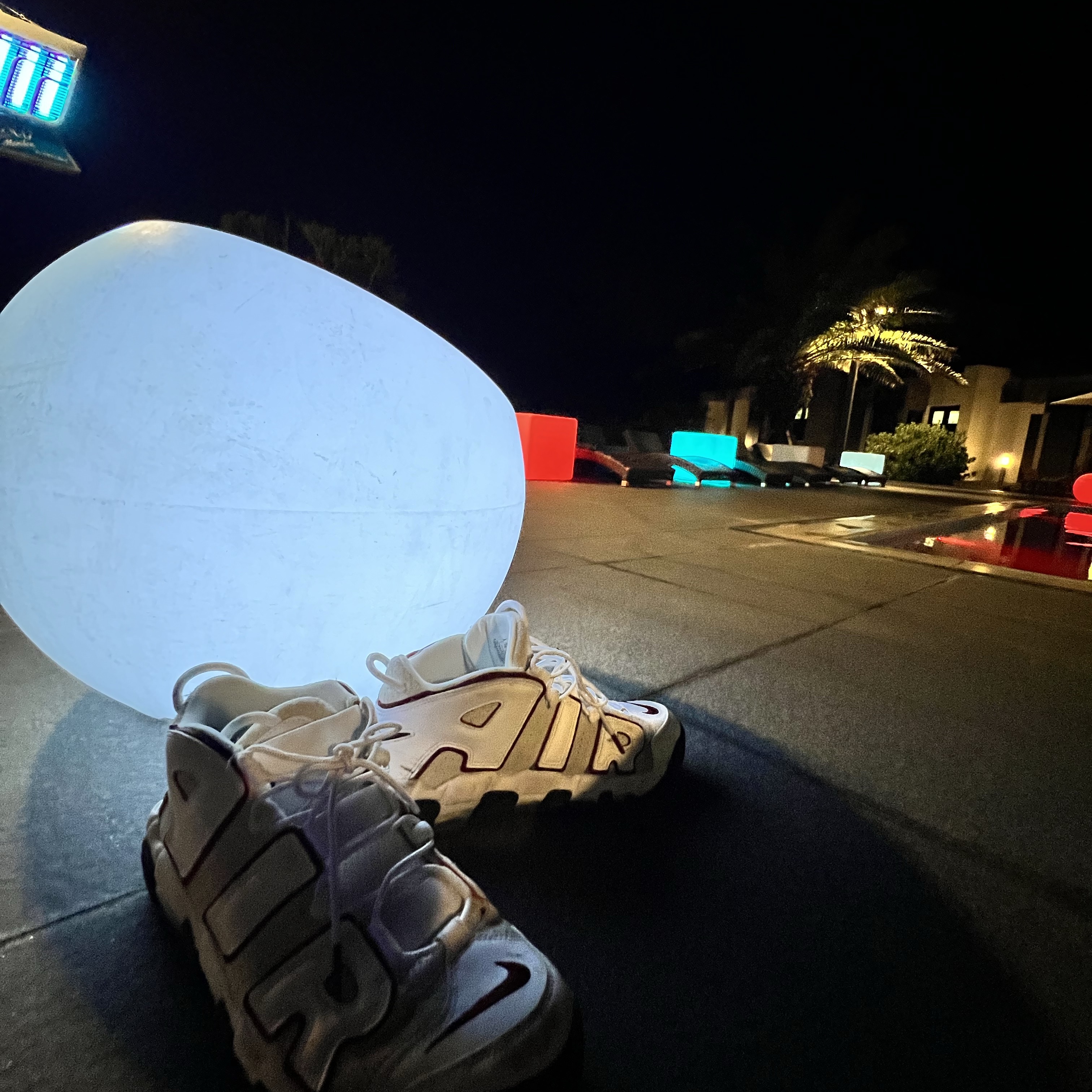 Nike Air More Uptempo 96 White Team Red 착용 스타일