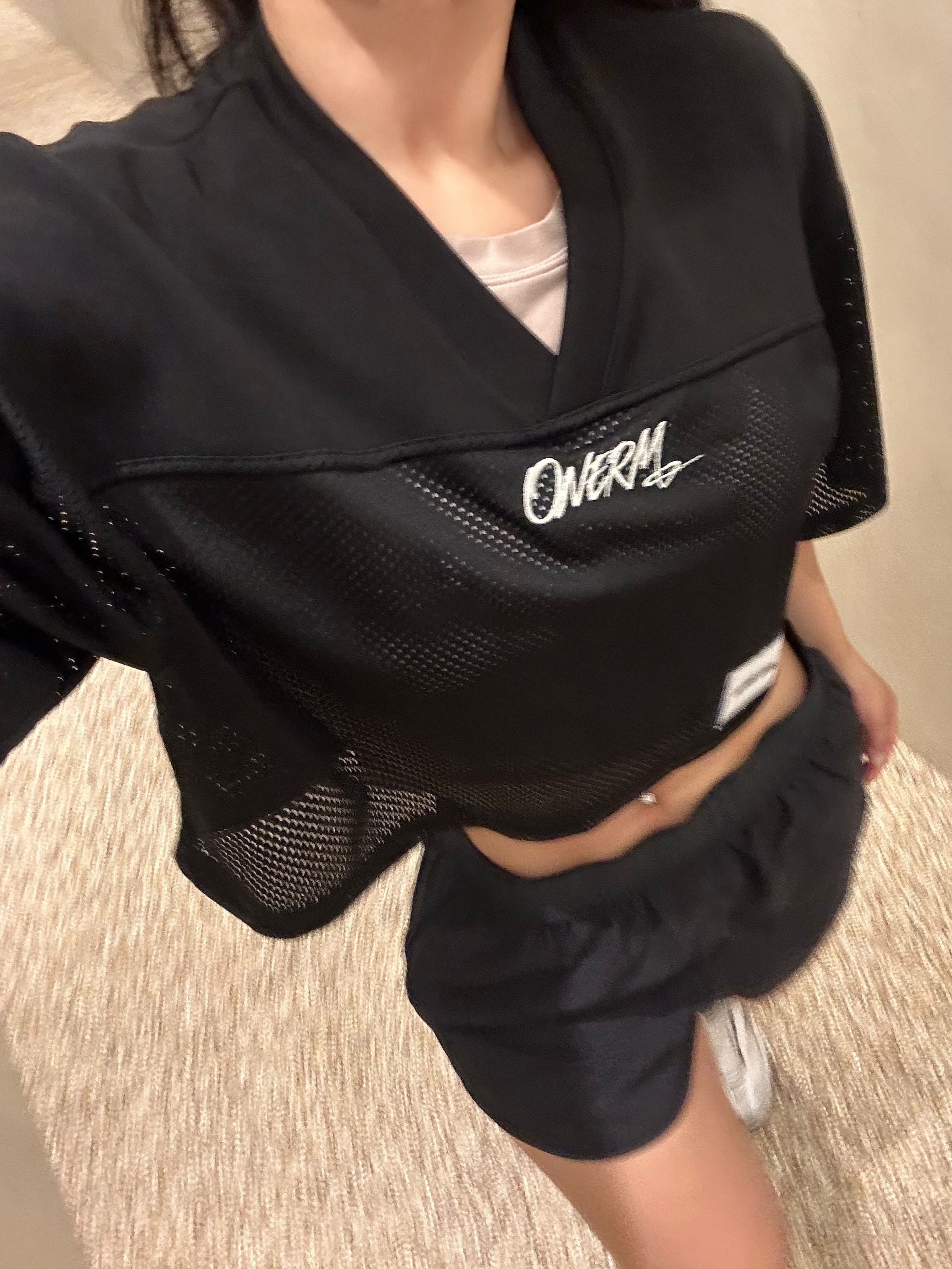 (W) ONERM Wild Cats Cropped Rugby Jersey Black, ONERM Wild Cats Sports Socks Ver.1 Black Cream 착용 스타일 - 2