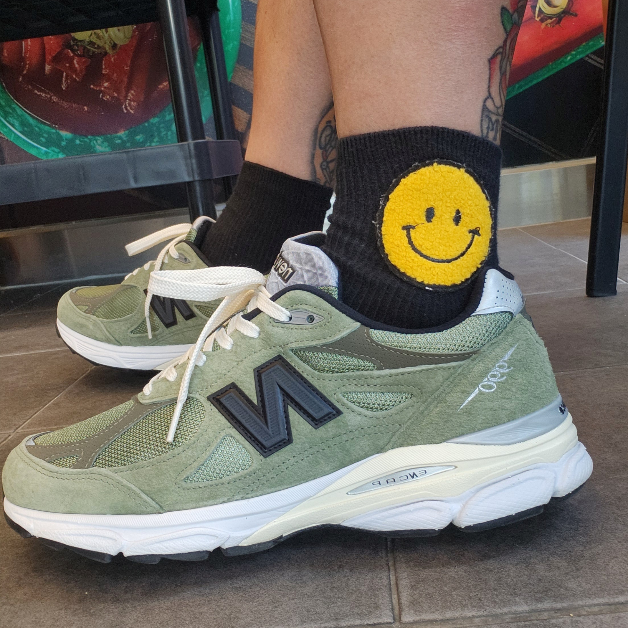 New Balance x JJJJound 990v3 Olive 착용 스타일 - 1