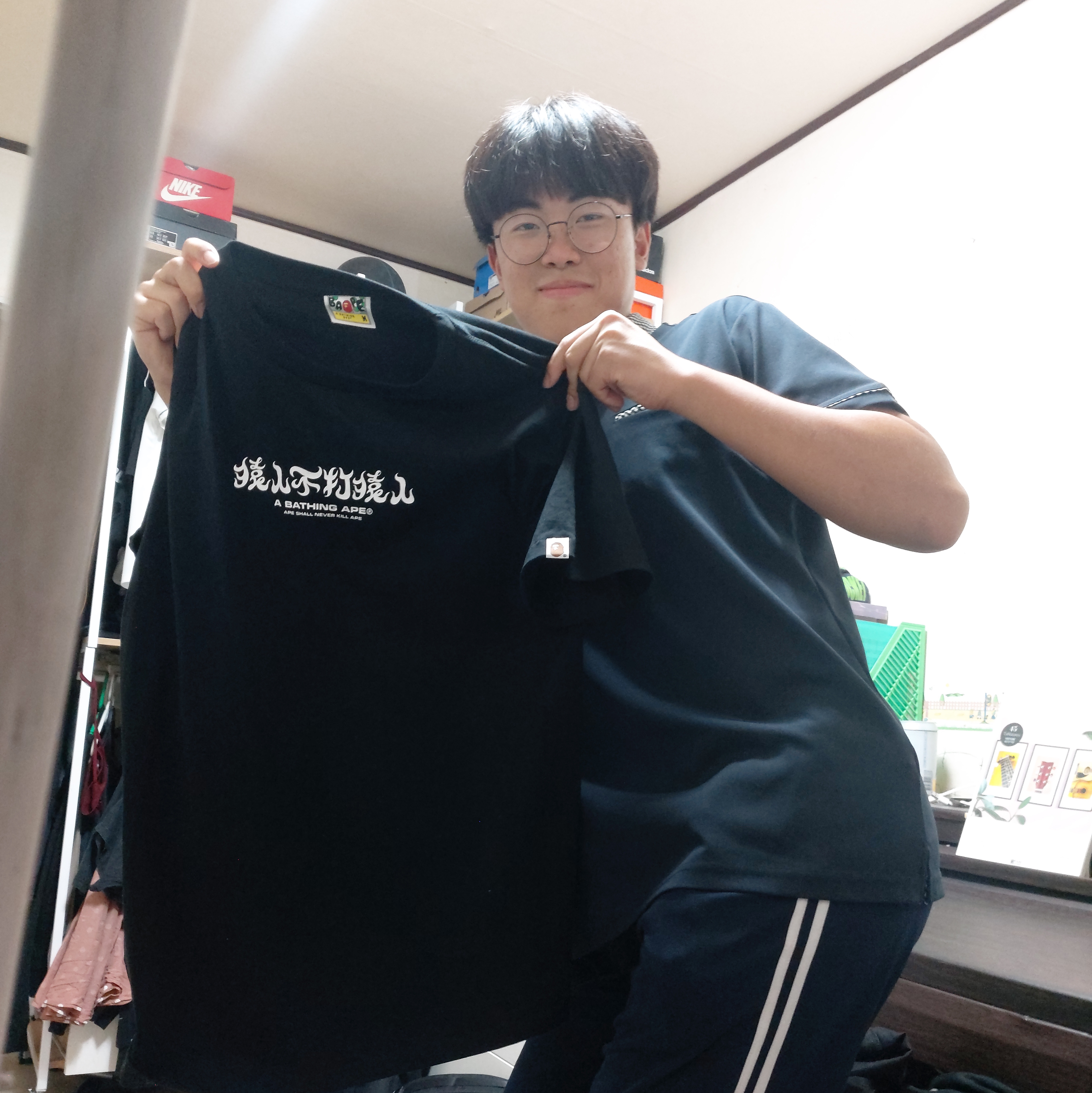 BAPE ABC Camo College T-Shirt Black Blue, Gentle Monster x Jennie Cloudy Day Only 01 Silver 착용 스타일