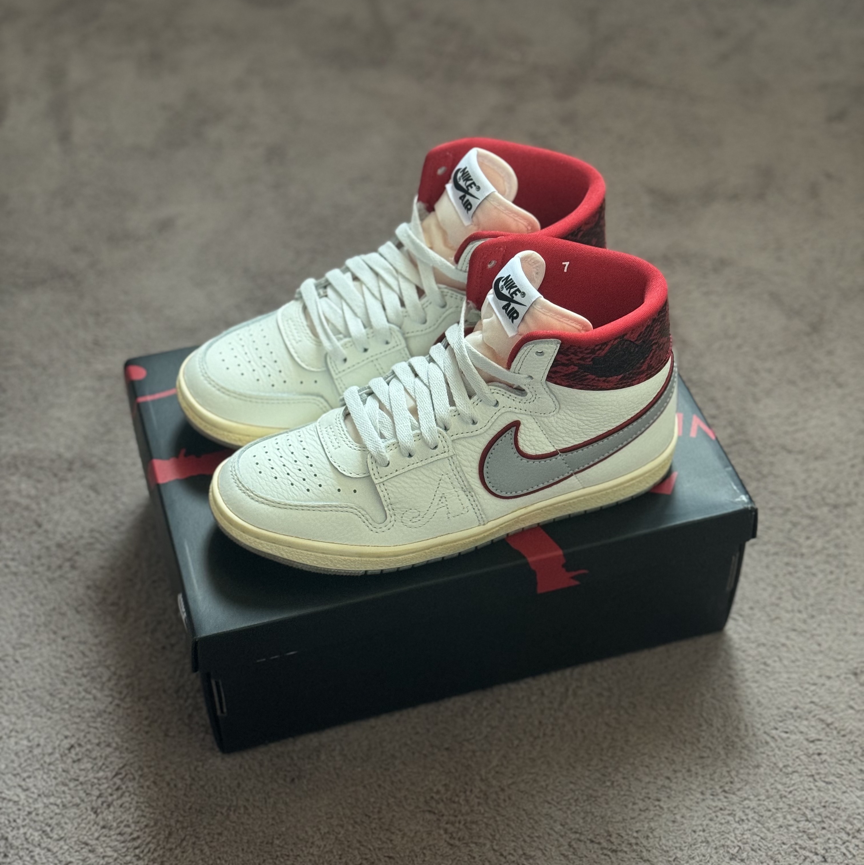 Jordan x Awake NY Air Ship PE SP Sail University Red 착용 스타일