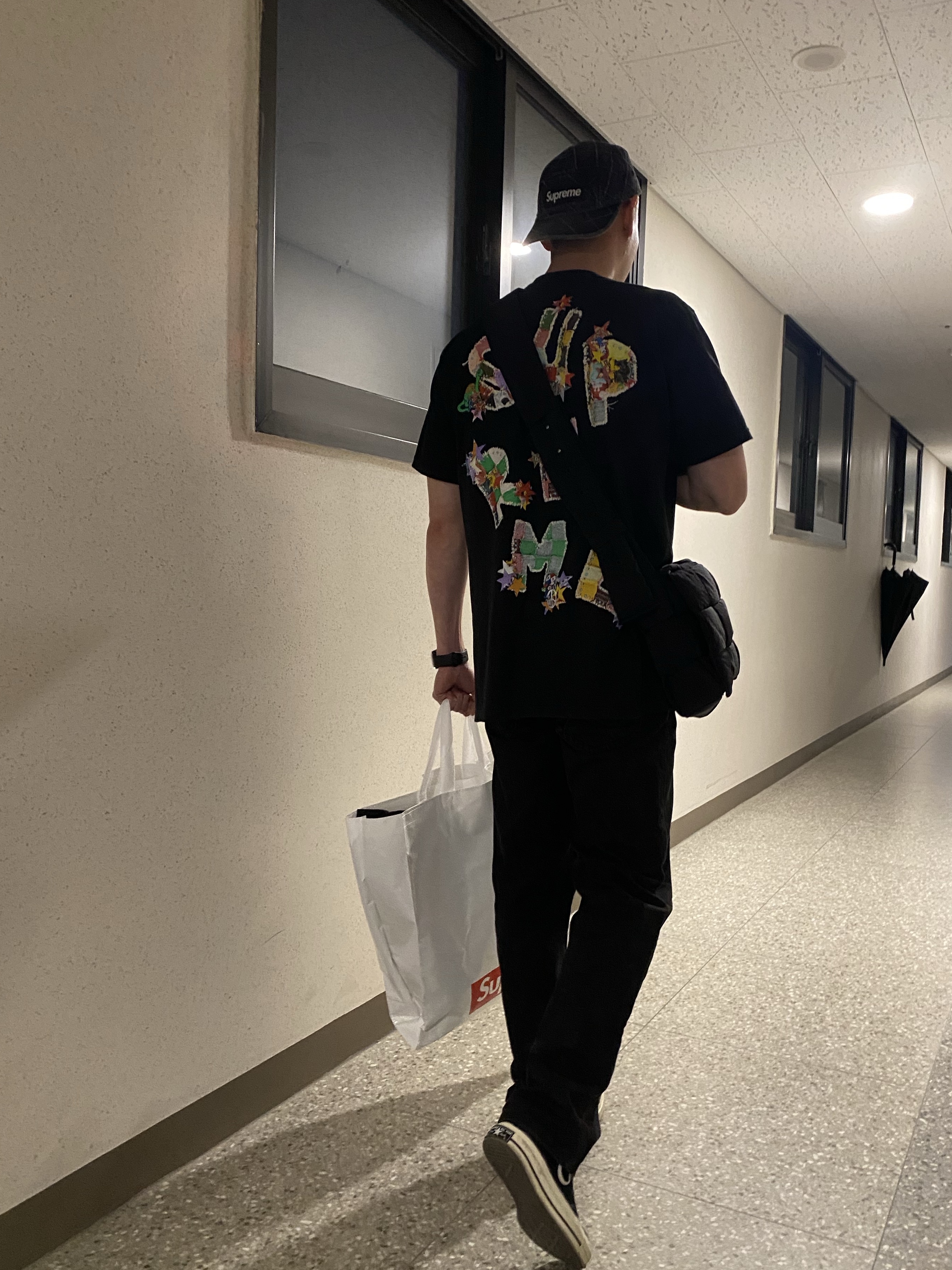 Supreme Patchwork T-Shirt Black - 24SS, Bottega Veneta Maxi Padded Tech Cassette Space 착용 스타일 - 2