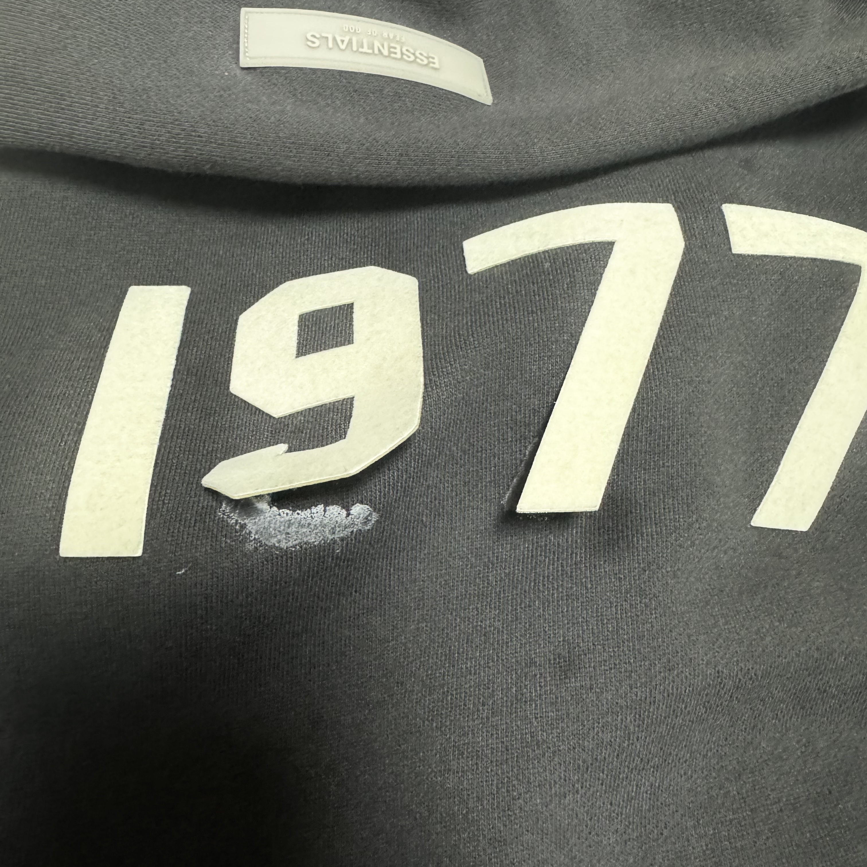 Essentials 1977 Hoodie Iron - 22SS, Essentials 1977 Relaxed Sweatpants Iron - 22SS 착용 스타일