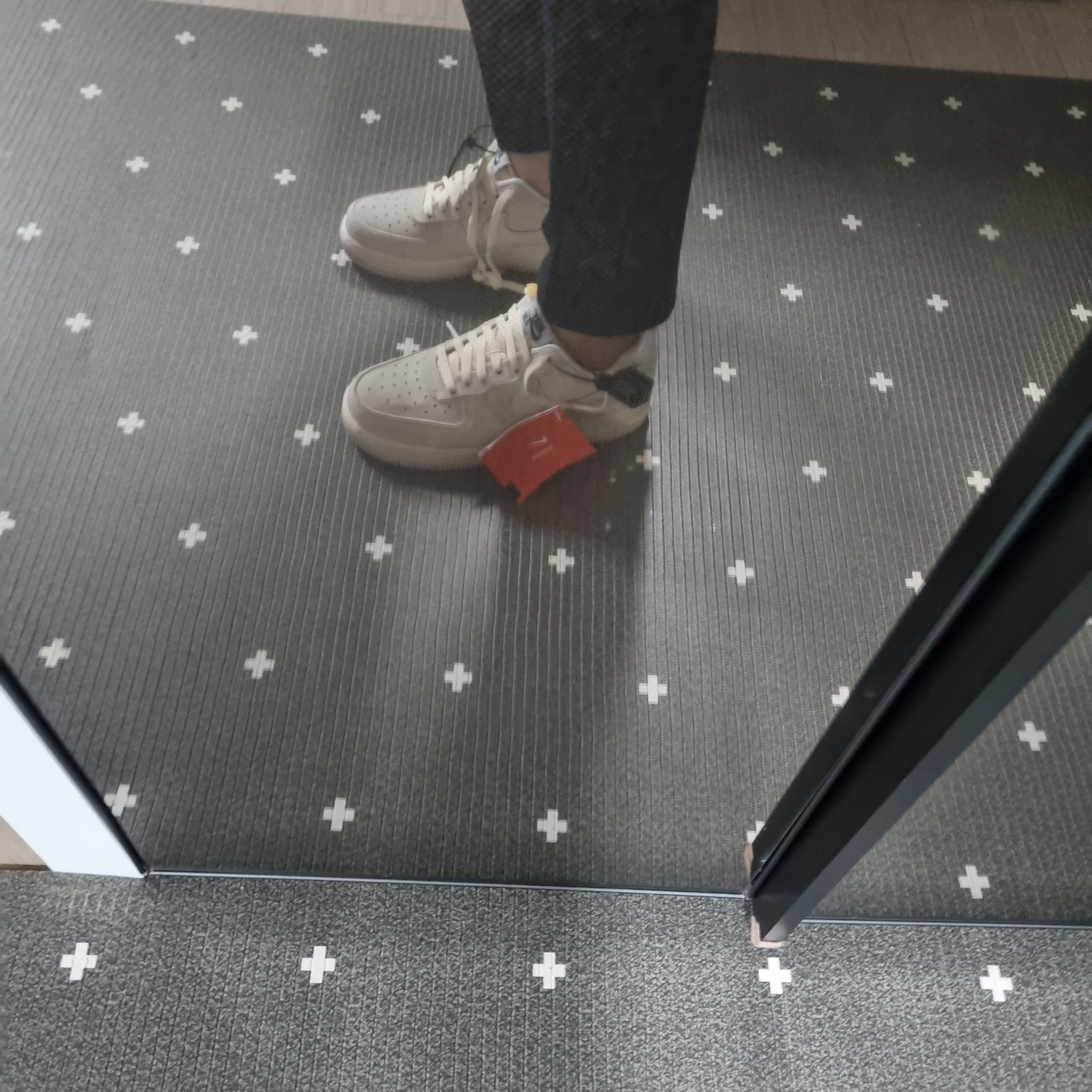 Nike Air Force 1 '07 Light Orewood Brown 착용 스타일 - 1