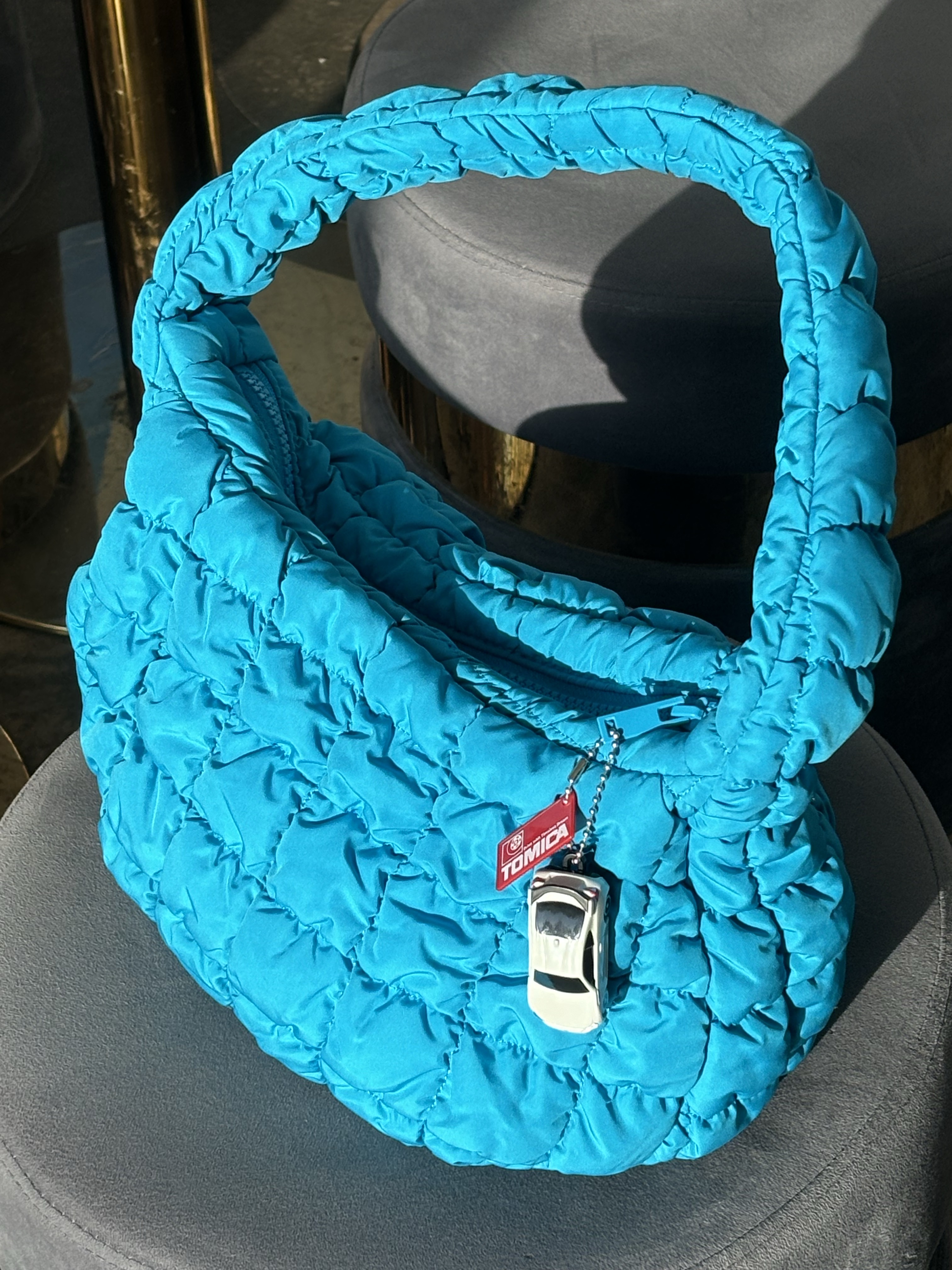 COS Quilted Mini Bag Bright Turquoise 착용 스타일