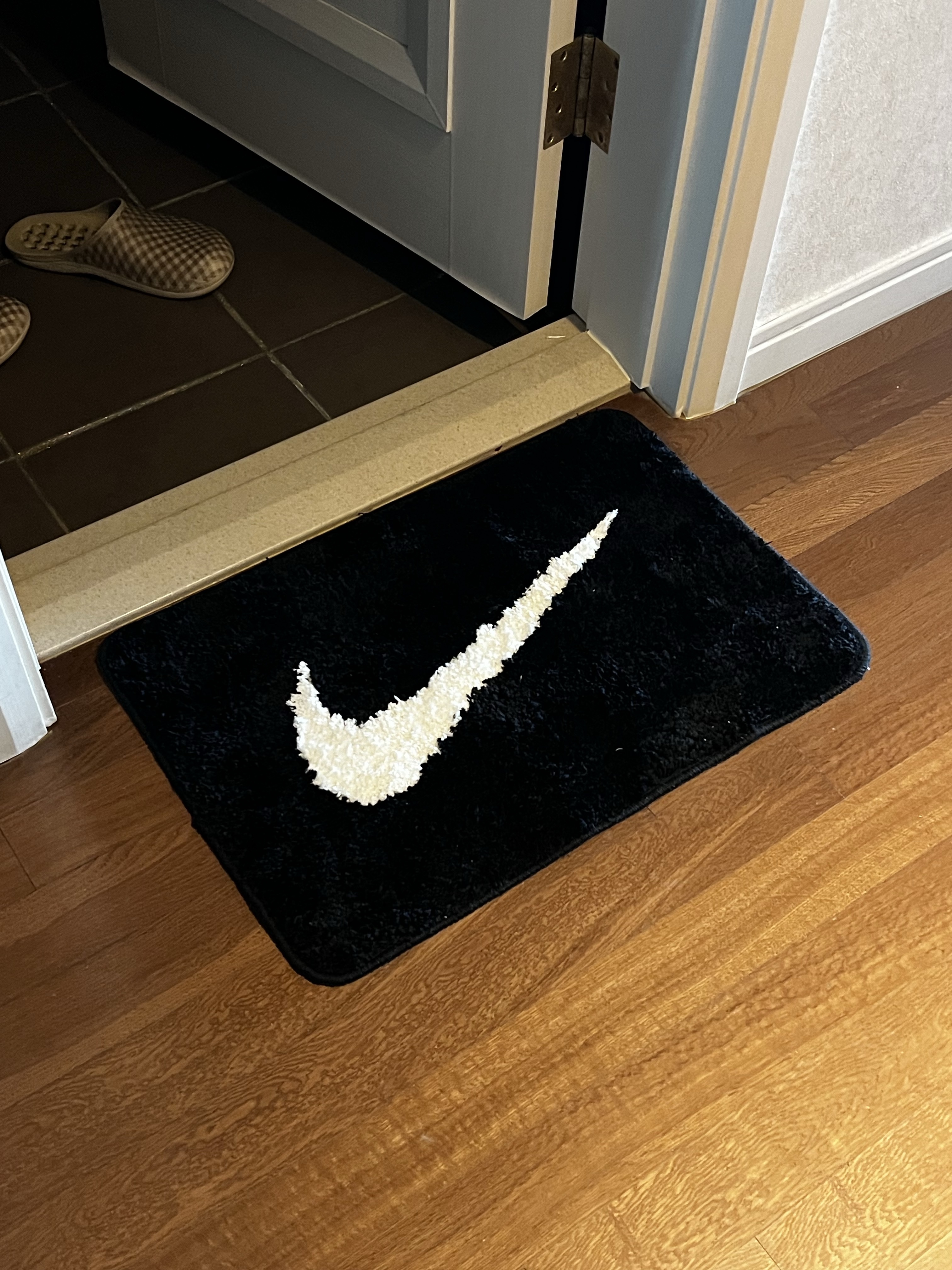 Nike Swoosh Rug Black White 착용 스타일