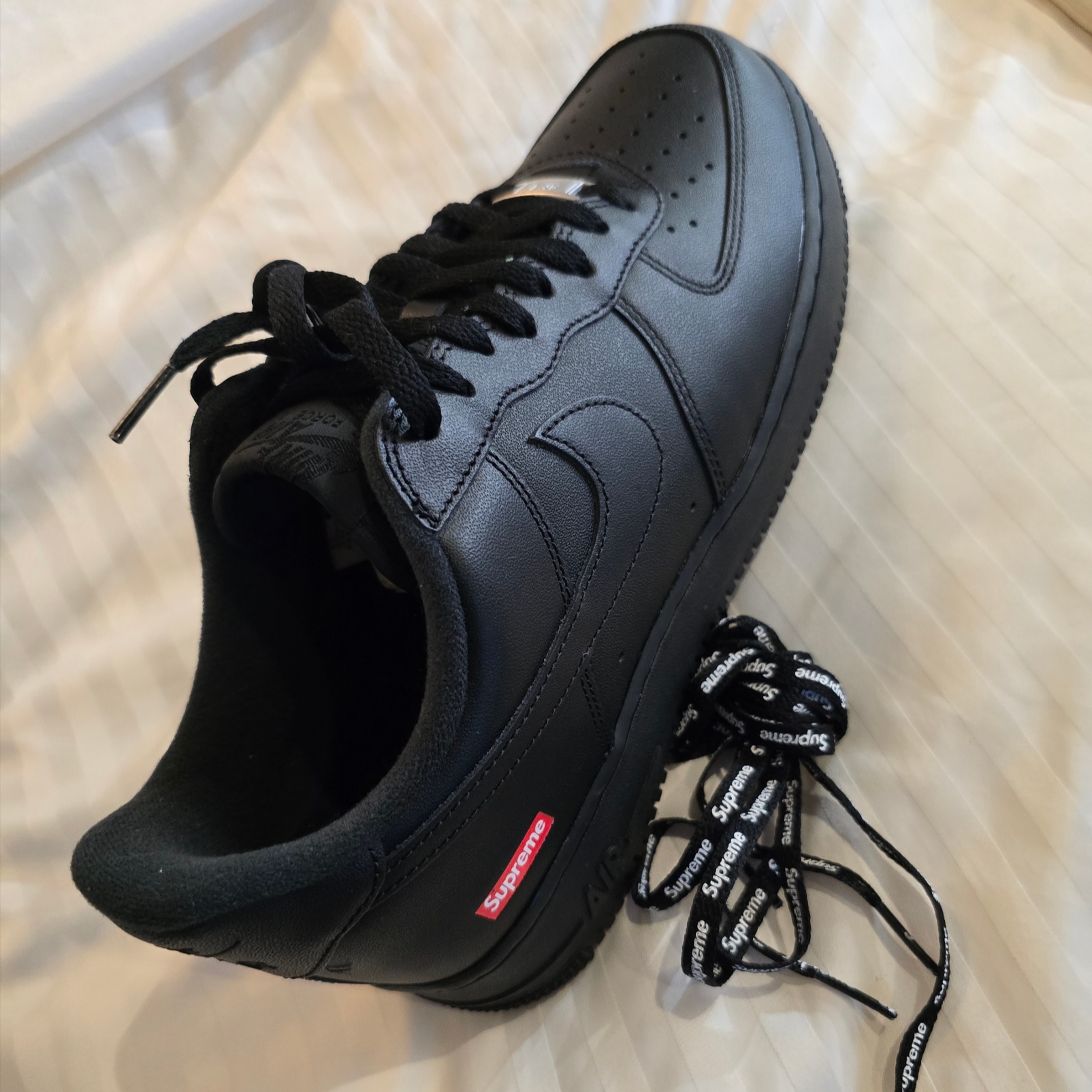 Nike x Supreme Air Force 1 Low Black 착용 스타일