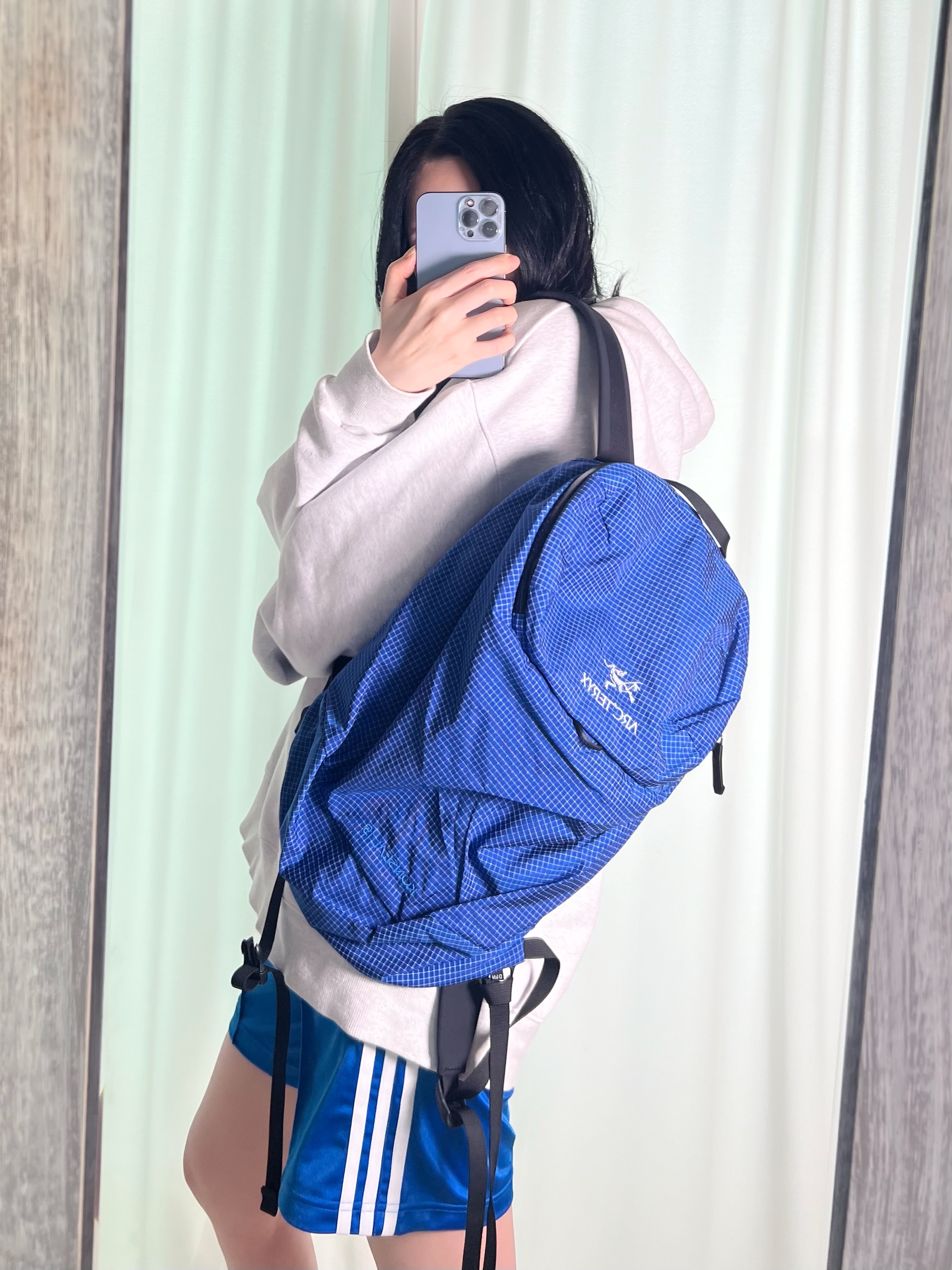 Arc'teryx Konseal 15 Backpack Vitality, (W) Adidas Firebird Shorts Blue Bird - KR Sizing 착용 스타일