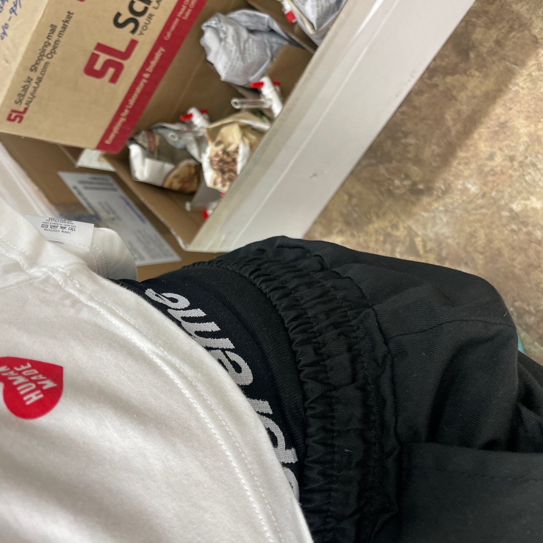 Supreme Hanes Boxer Briefs Black (4 Pack), Human Made T-Shirts White (3 Pack) 착용 스타일