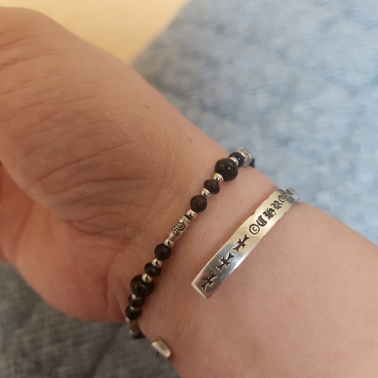 Scudo Garden Karen Beads Bracelet Black 착용 스타일 - 1