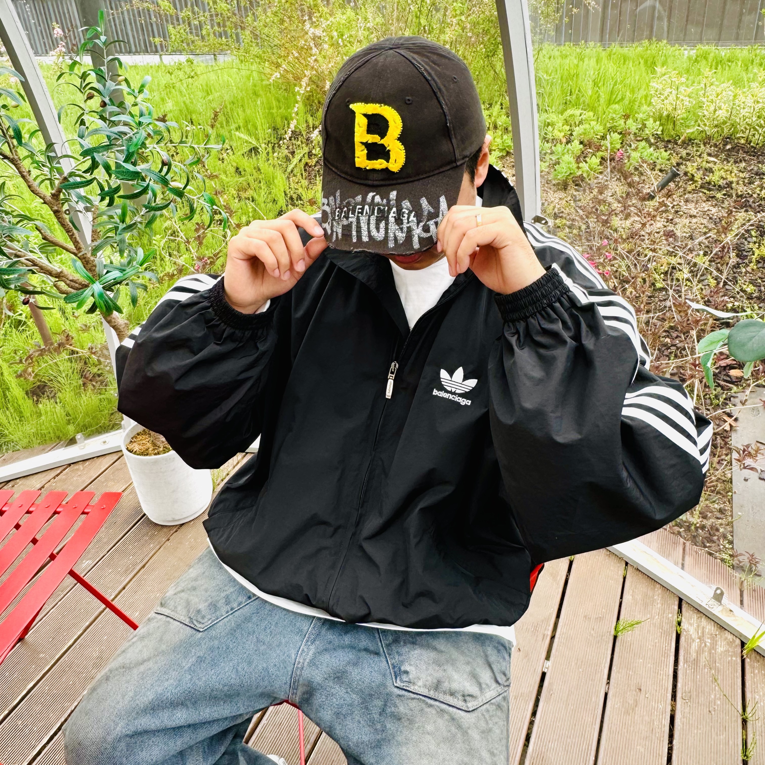 Balenciaga Upcycled Cap Dark Green, Balenciaga x Adidas Performance Poplin Tracksuit Jacket Black 착용 스타일 - 1