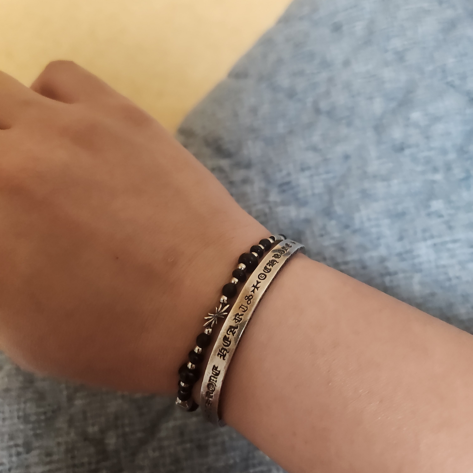 Scudo Garden Karen Beads Bracelet Black 착용 스타일 - 2