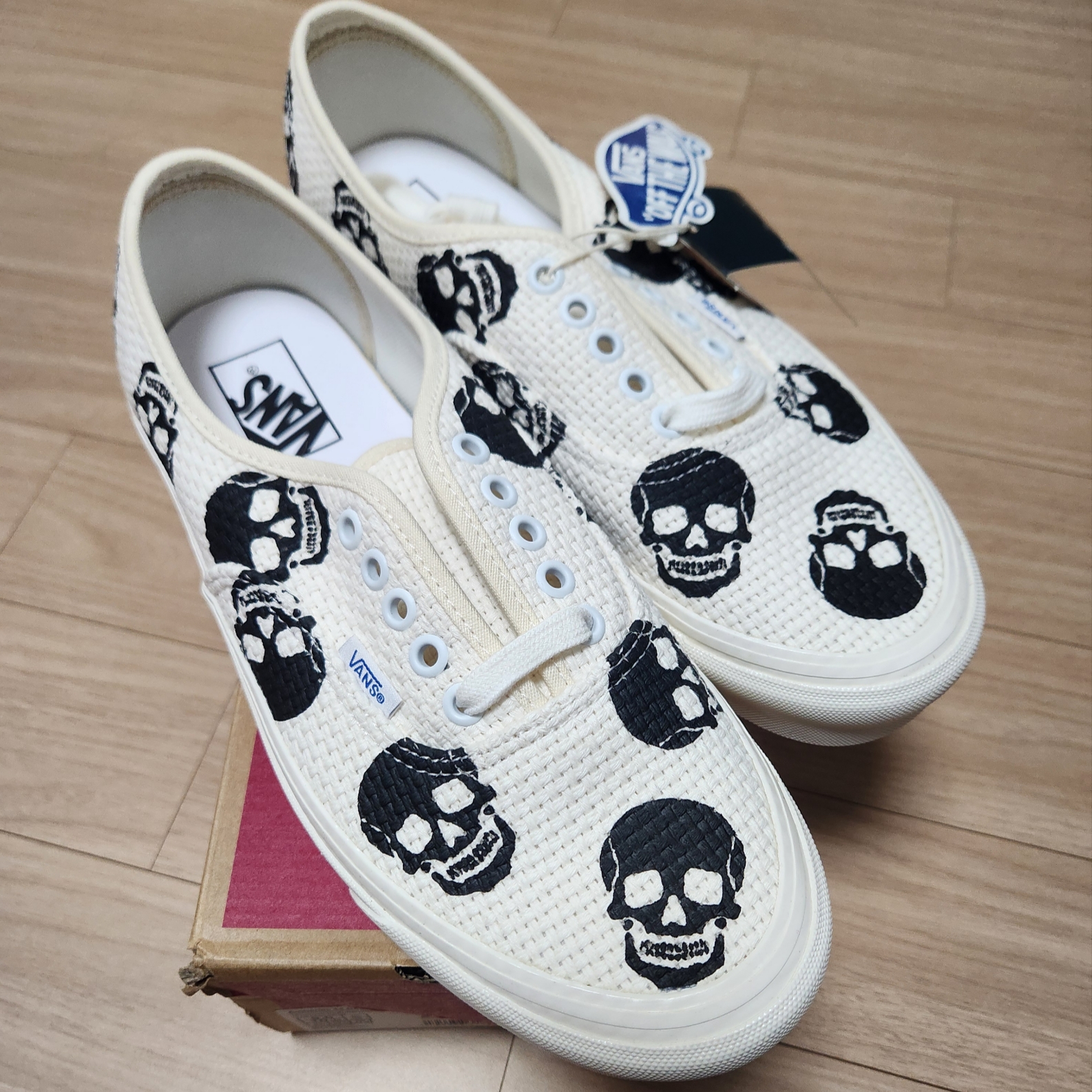 Vans Authentic 44 DX Anaheim Factory Needlepoint Skulls 착용 스타일 - 2
