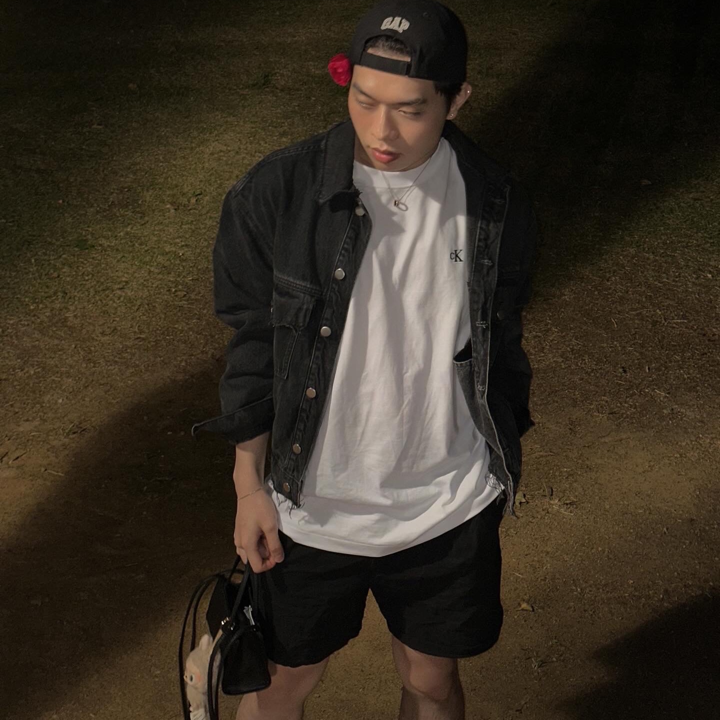 Yeezy Gap Engineered By Balenciaga Flame Cap Black, Telfar Small Shopping Bag Black 착용 스타일 - 2
