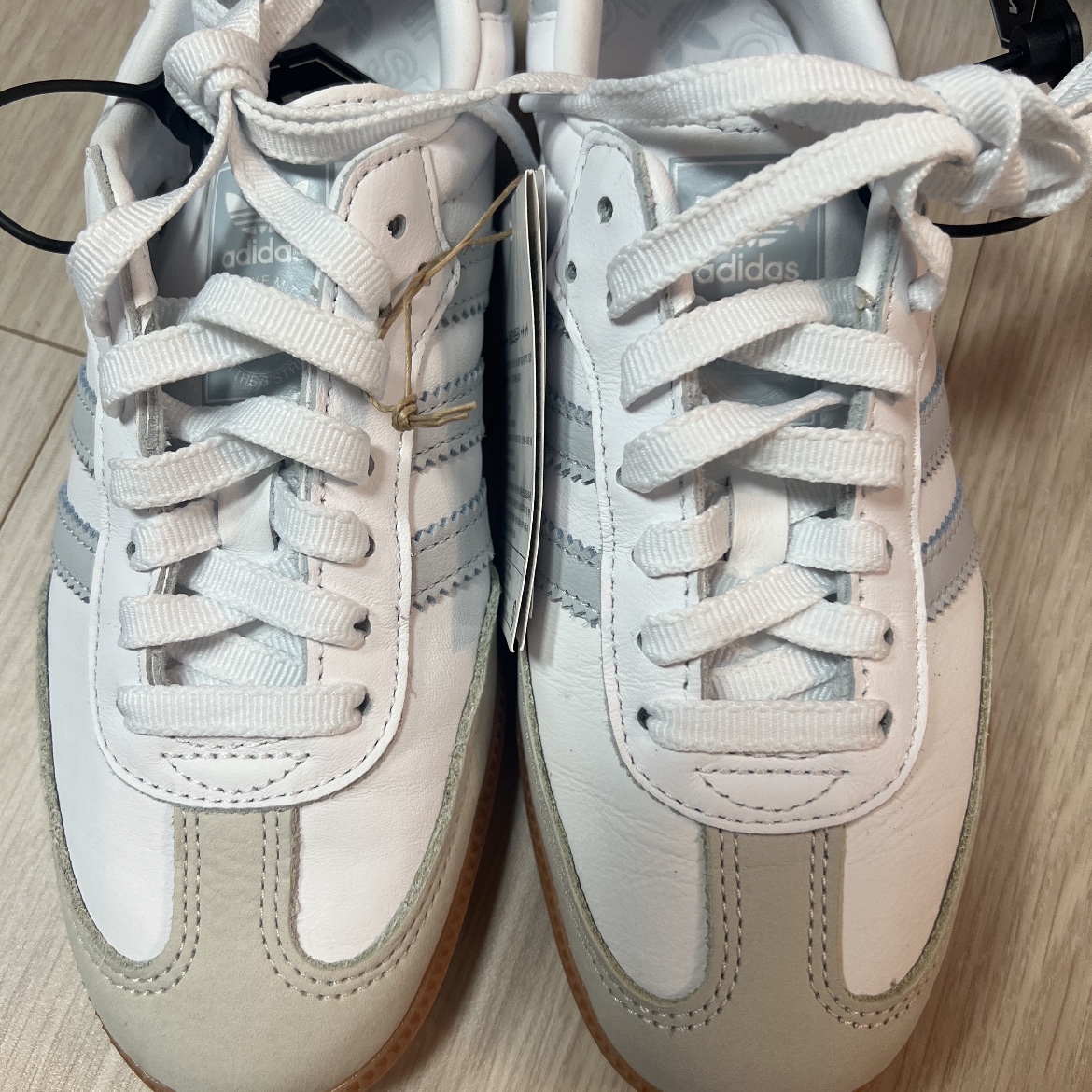 (W) Adidas Samba OG Cloud White Halo Blue 착용 스타일 - 1