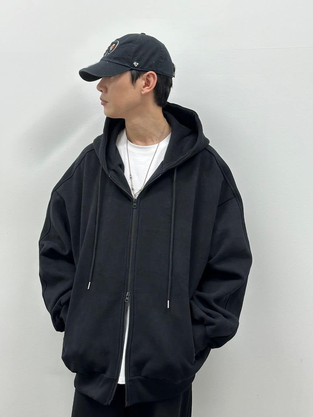 Yeezy YZY Zip-Up Hoodie Black, Nike NRG Solo Swoosh Full Zip Hoodie Dark Grey Heather - Asia 착용 스타일 - 2