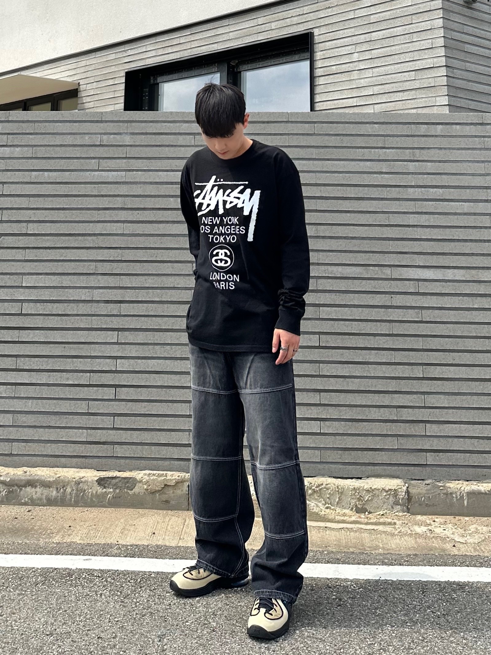 Stussy World Tour LS T-Shirt Black, Nike x Stussy Air Penny II Rattan and Limestone 착용 스타일 - 1