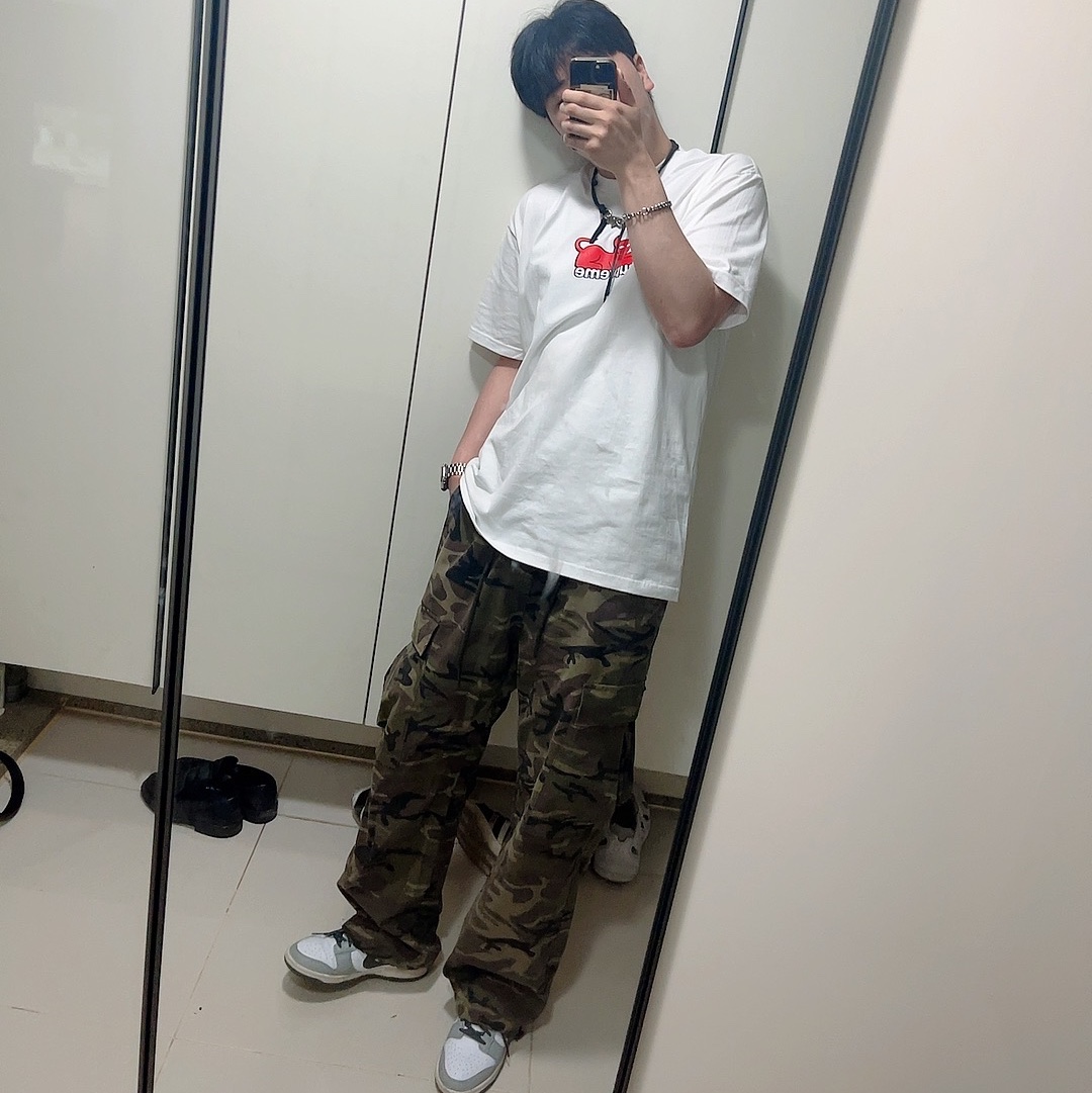 Our Legacy Ladon Leather Keychain Black, Supreme x Toy Machine Devil Cat T-Shirt White - 24SS 착용 스타일
