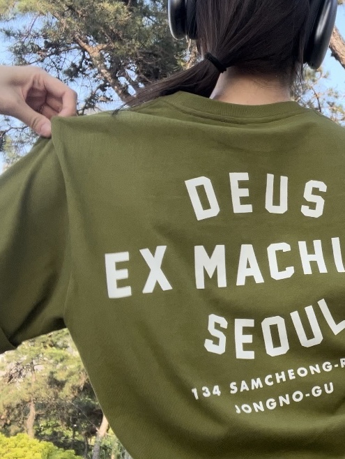 Apple AirPods Max Lightning Space Gray (Korean Ver.), Deus Ex Machina Samcheong College T-Shirt Rover Green 착용 스타일 - 2