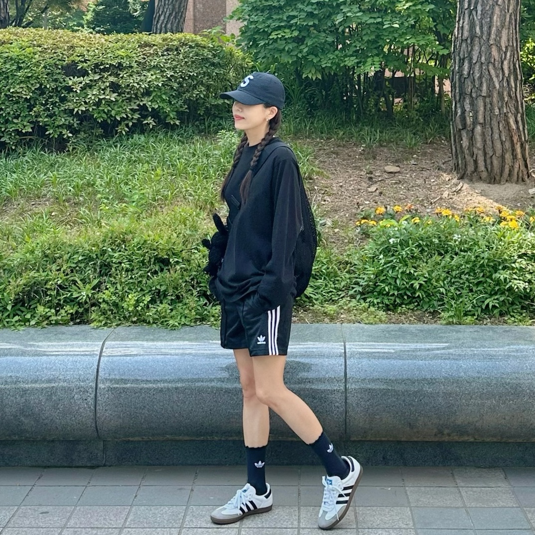 Supreme Seersucker S Logo 6-Panel Black - 24SS, Supreme Small Box LS T-Shirt Black - 24SS 착용 스타일 - 1