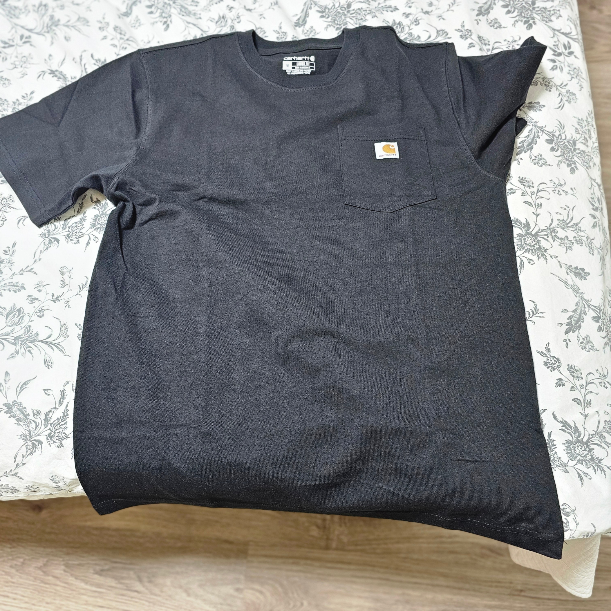 Carhartt Loose Fit Heavyweight Regular Short Sleeve Pocket T-Shirt Black 착용 스타일
